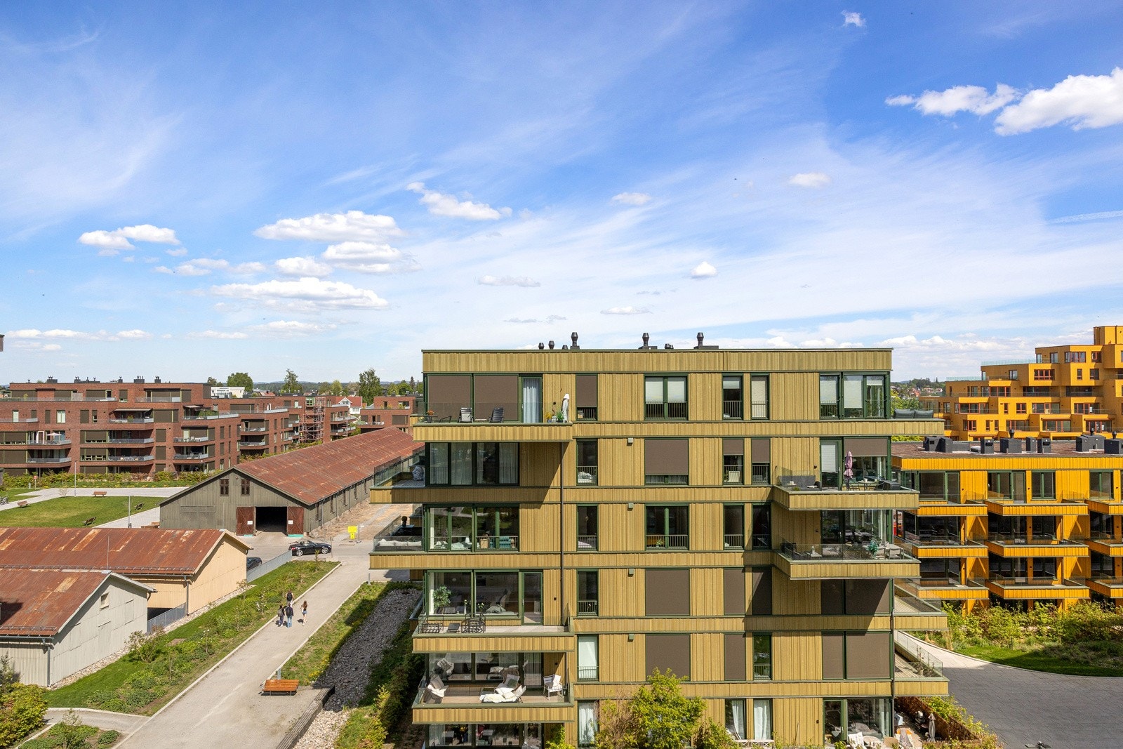 Trivelig, luftig utsyn mot nabolaget fra 6. etasje. Galleribilde