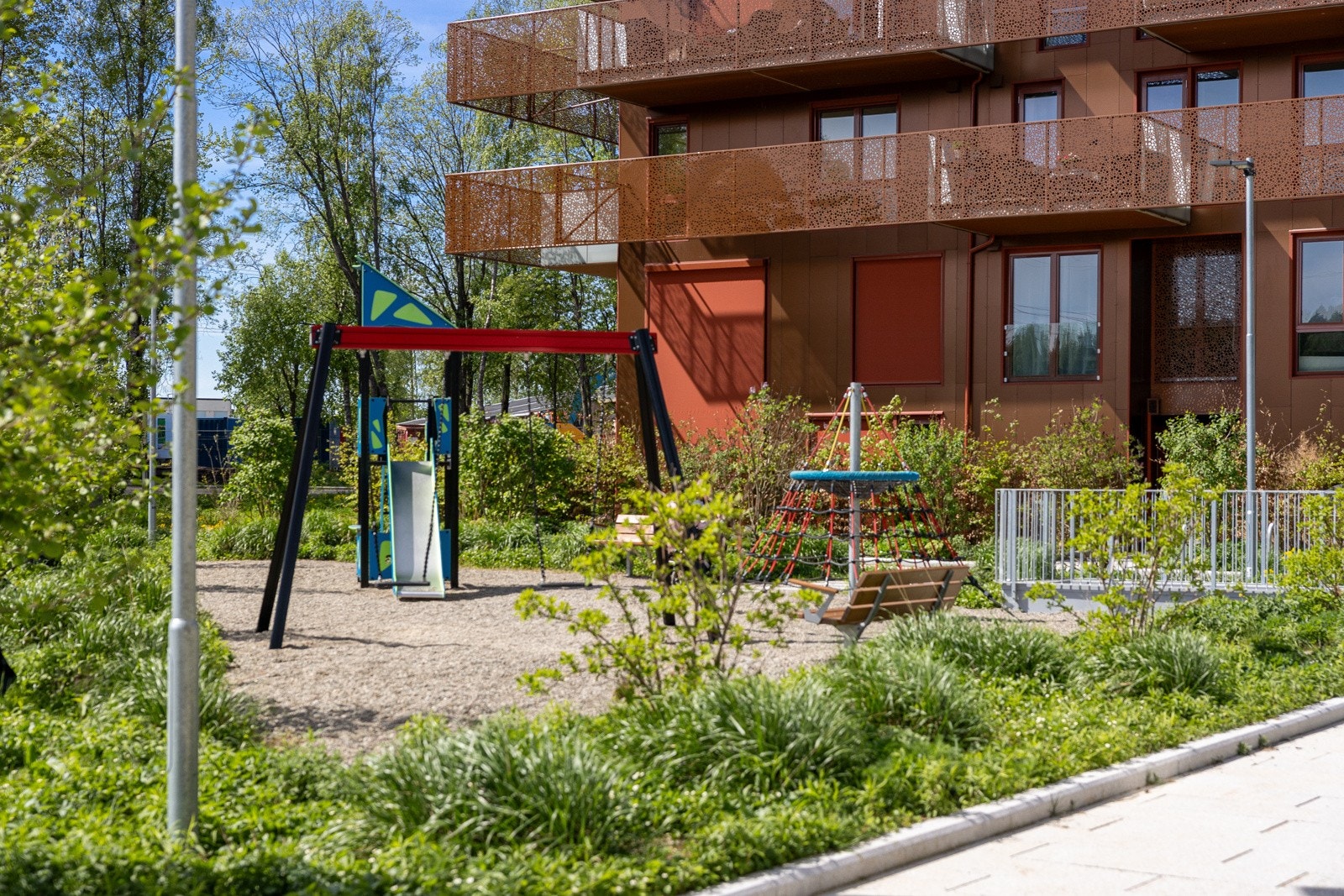 Gården er spydspissen i Magasinparken-prosjektet, med nyskapende arkitektur og påkostede uteområder. Galleribilde