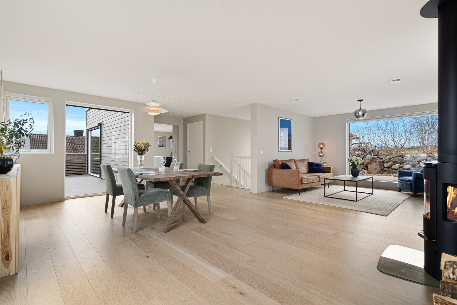 Velkommen til Bueråsveien 6A - en moderne enebolig fra 2021 med høy standard og gjennomtenkte løsninger. Galleribilde