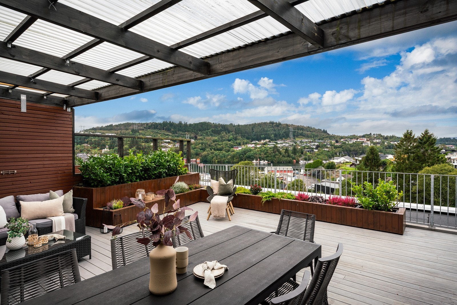 17 kvm av terrassen er overbygget. Galleribilde