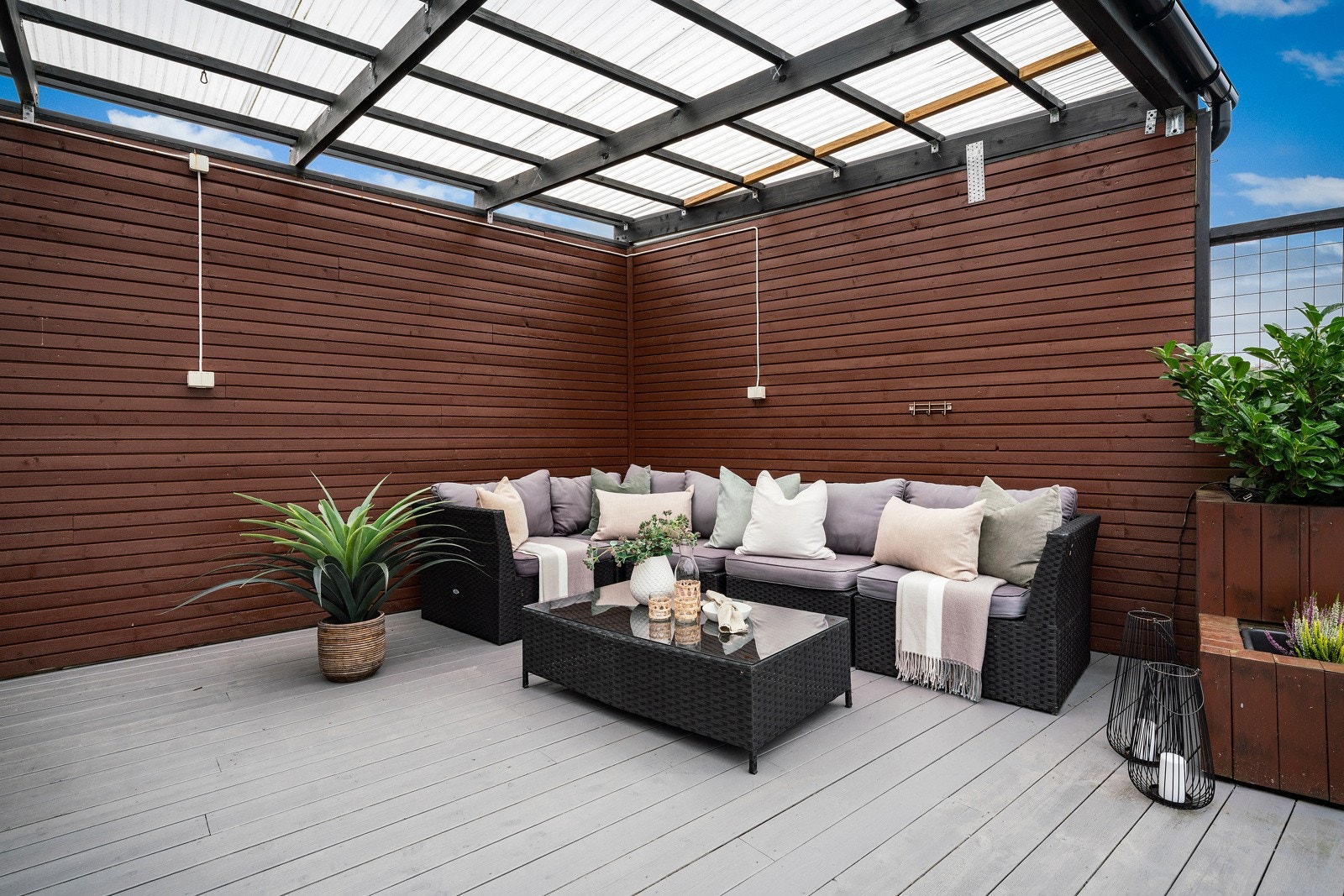 Det har tidligere vært jacuzzi på terrassen og det er mulig å montere det tilbake om ønskelig. Galleribilde