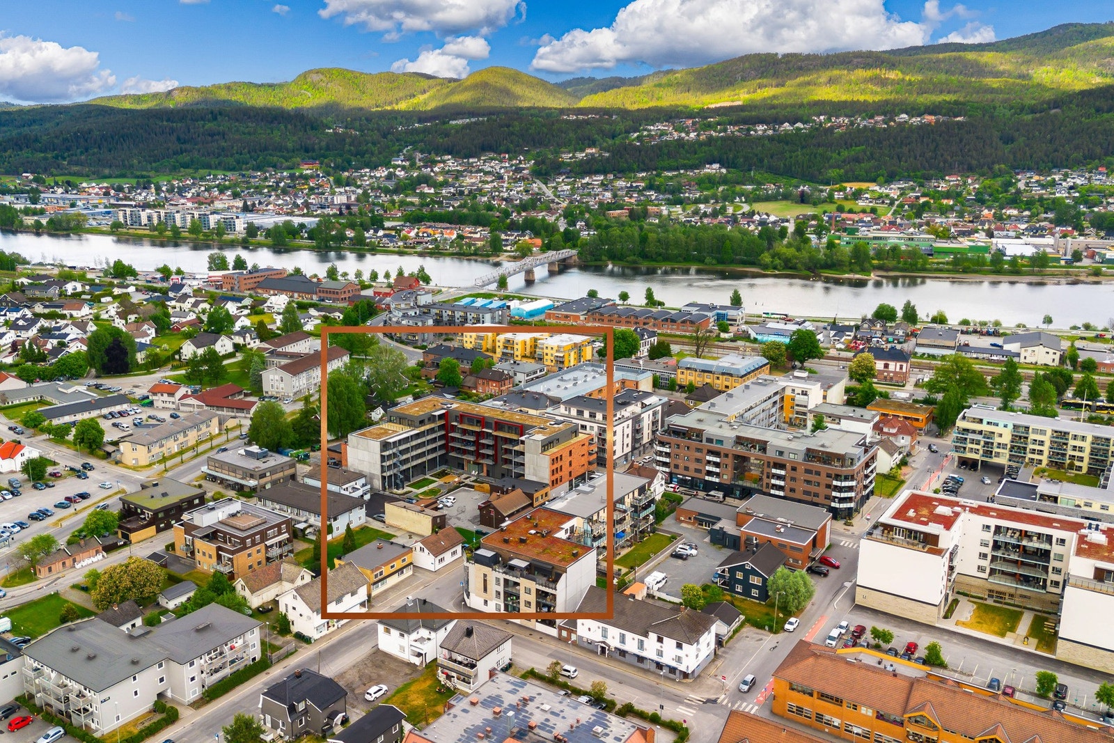 Leiligheten ble ferdigstilt i mai 2025 og fremstår som meget moderne og innbydende. Galleribilde