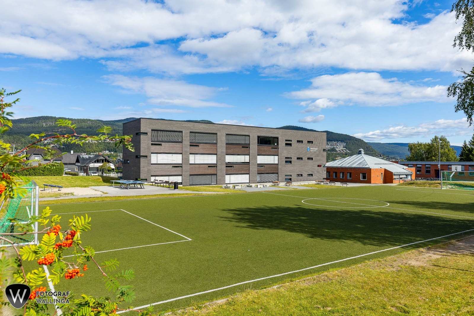 Få minutters gange fra leiligheten finner du flotte treningsfasiliteter. Mjøndalen IF har et bredspektret idrettstilbud for alle aldre og byr blant annet på nyere stadionanlegg, kunstgressbaner og idrettshall. Galleribilde