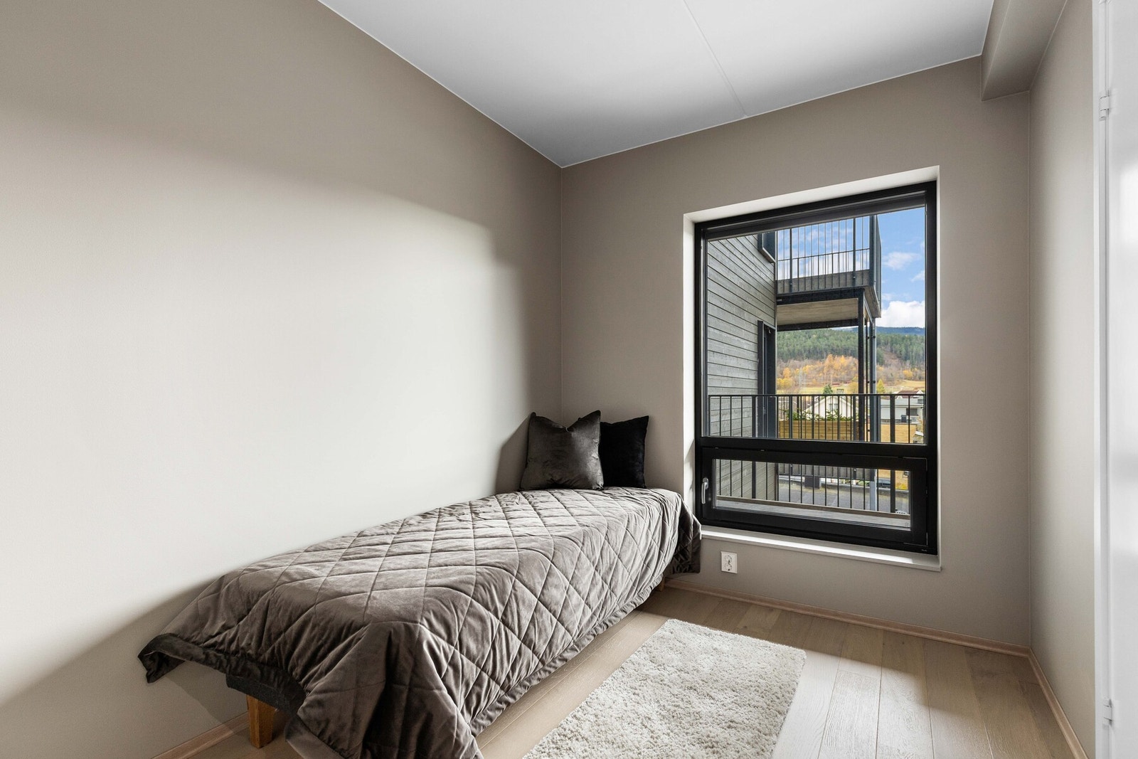 Det er avsatt plass til garderobeskap på begge rom. Galleribilde