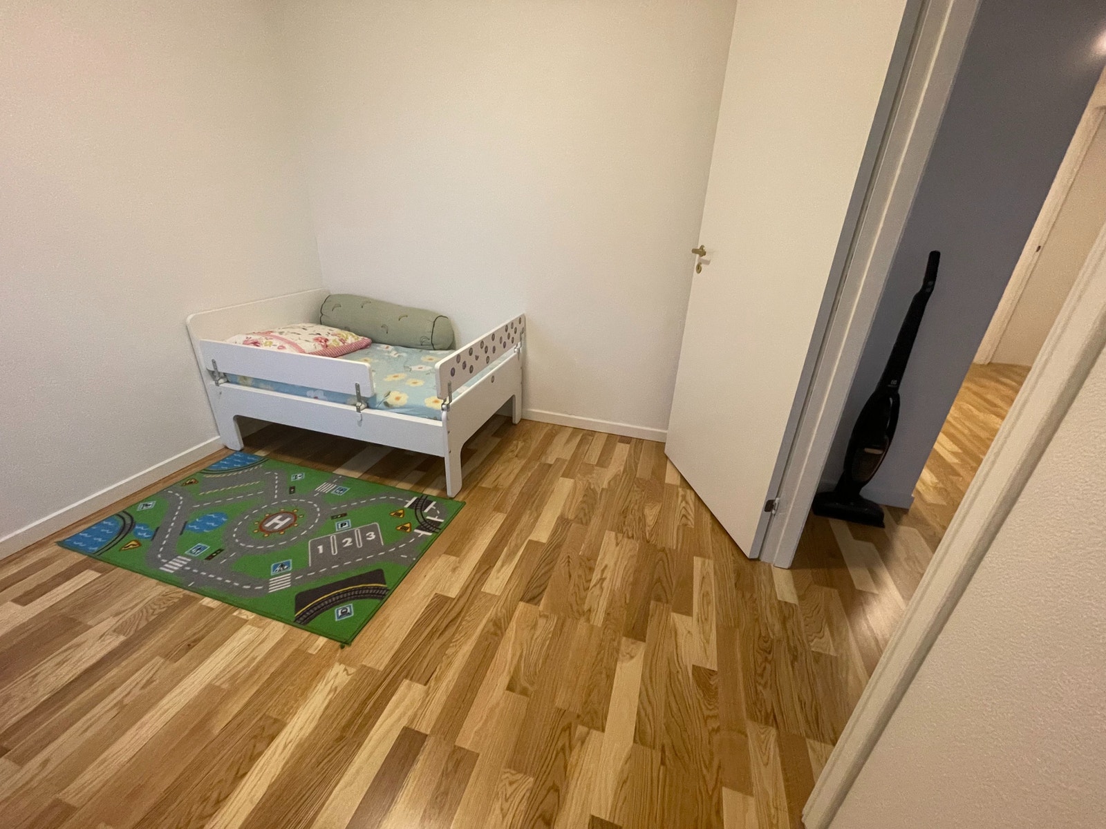 Soverom 2, egner seg ypperlig som barnerom, gjesterom eller kontor. Galleribilde