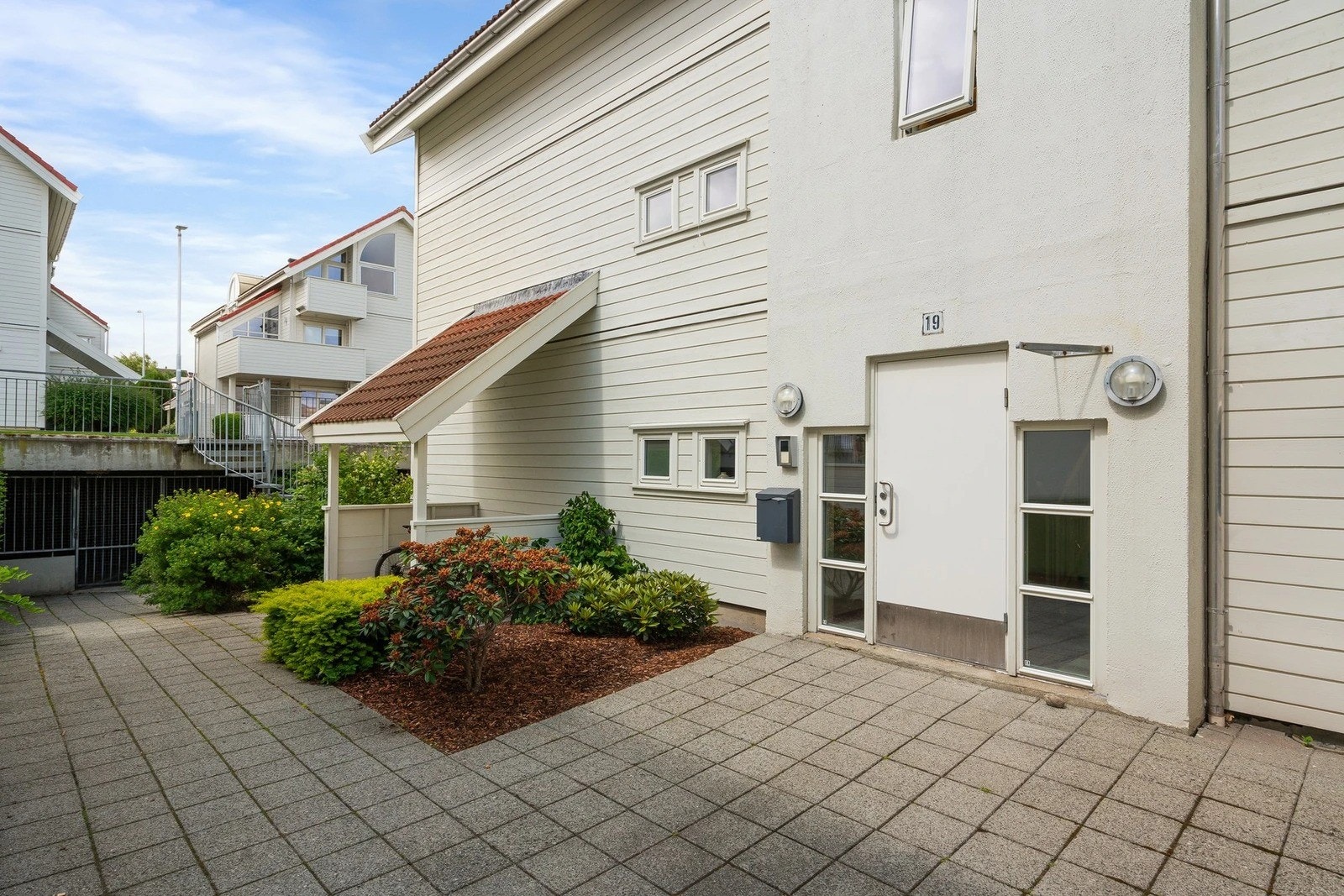 Enkel tilkomst til fast parkering i garasjeanlegg med elbillader. Galleribilde