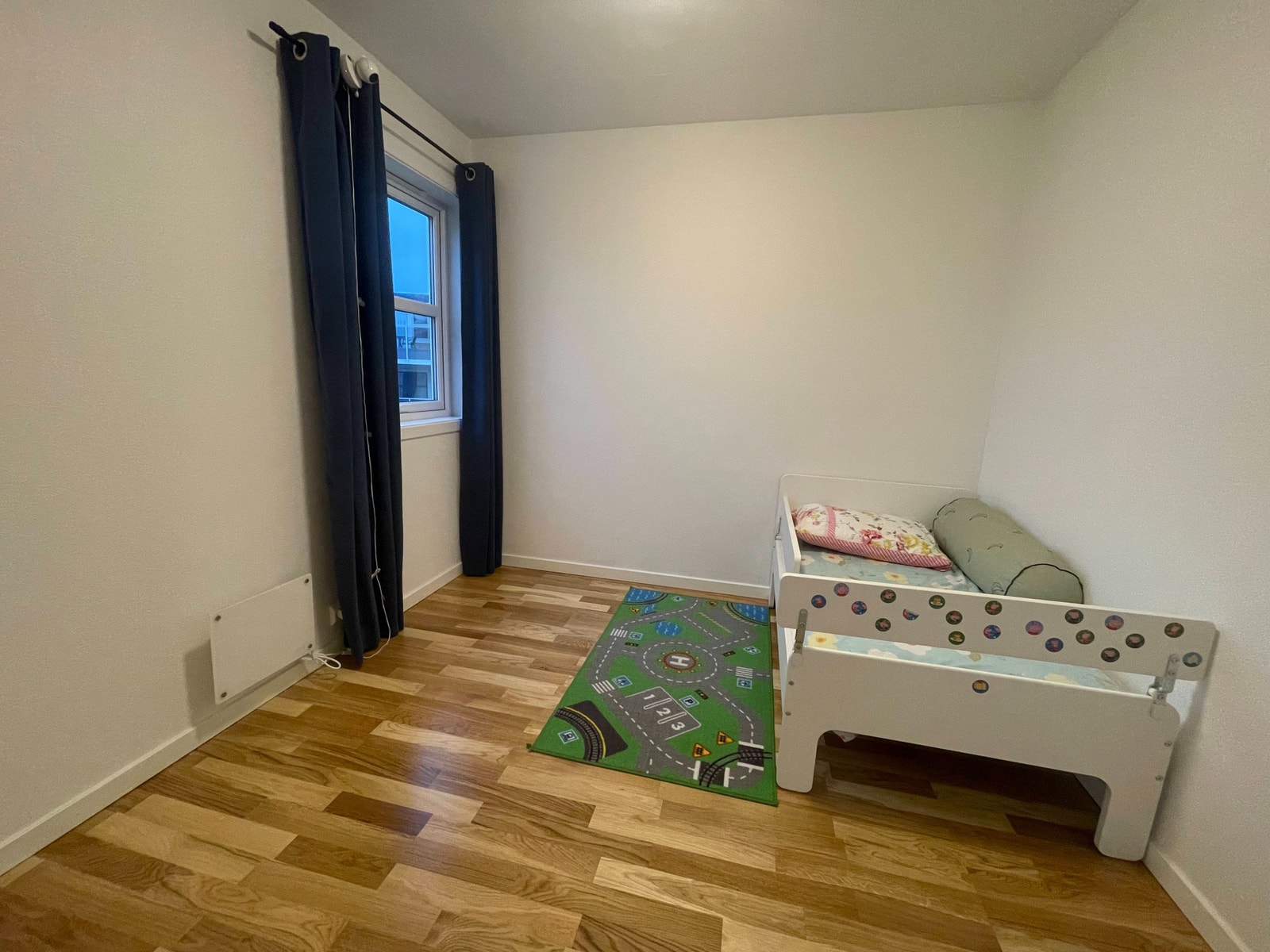 Soverom 2, egner seg ypperlig som barnerom, gjesterom eller kontor. Galleribilde