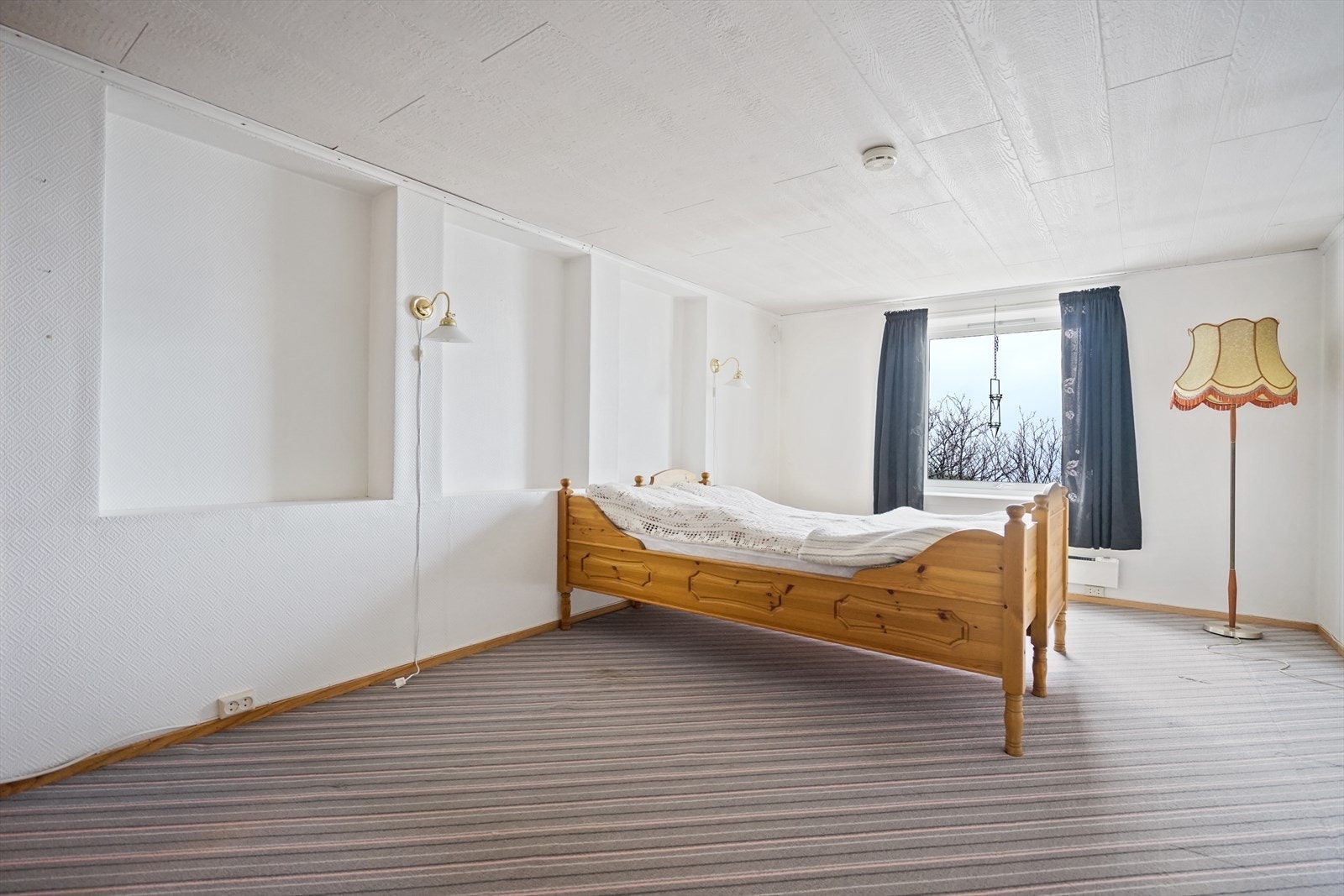 Innredet rom i underetasjen under garasje, rommet er ikke omsøkt/godkjent hos bygningsmyndighetene. Galleribilde