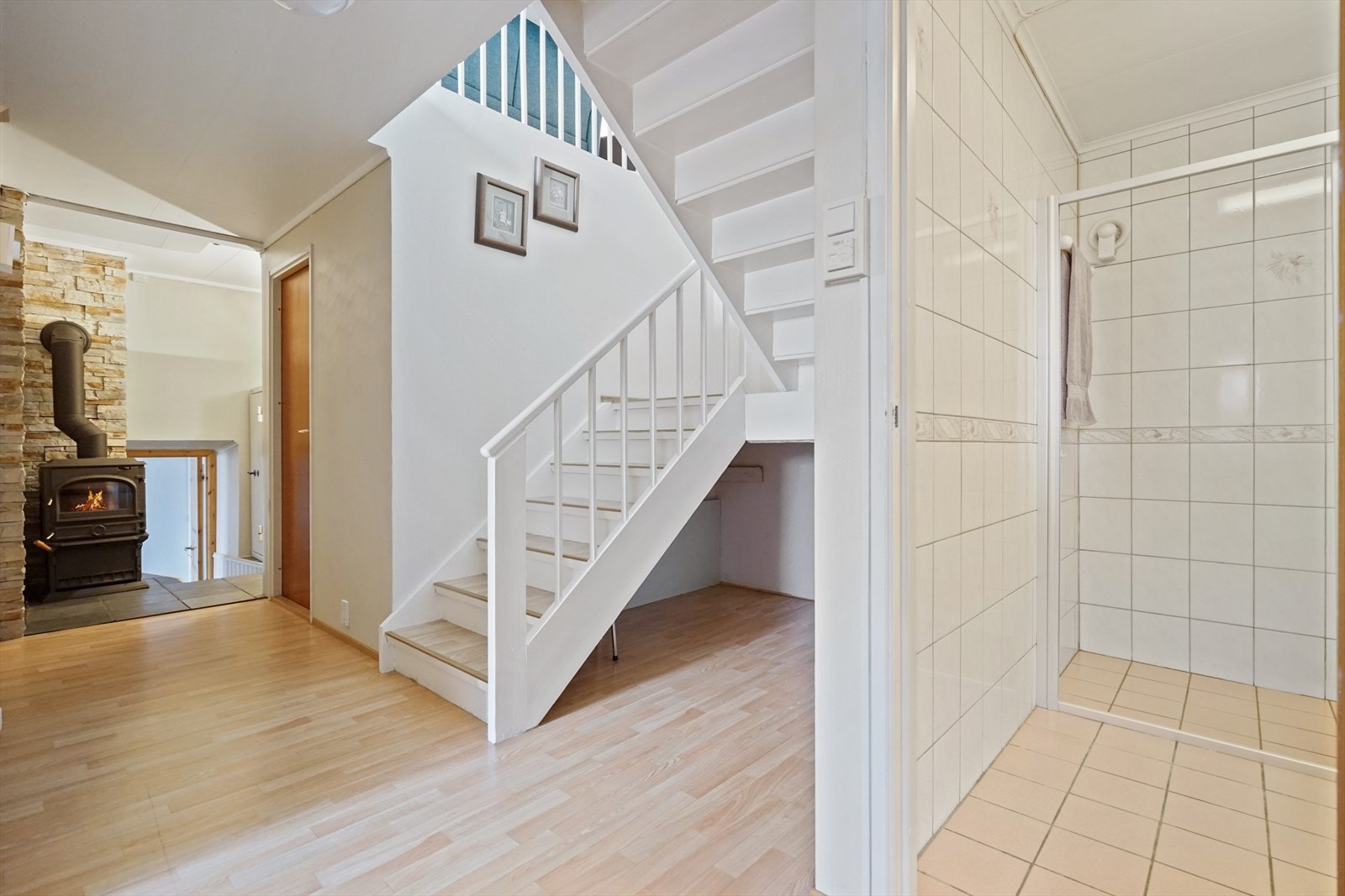 Fra entré er det trapp ned til underetasje Galleribilde