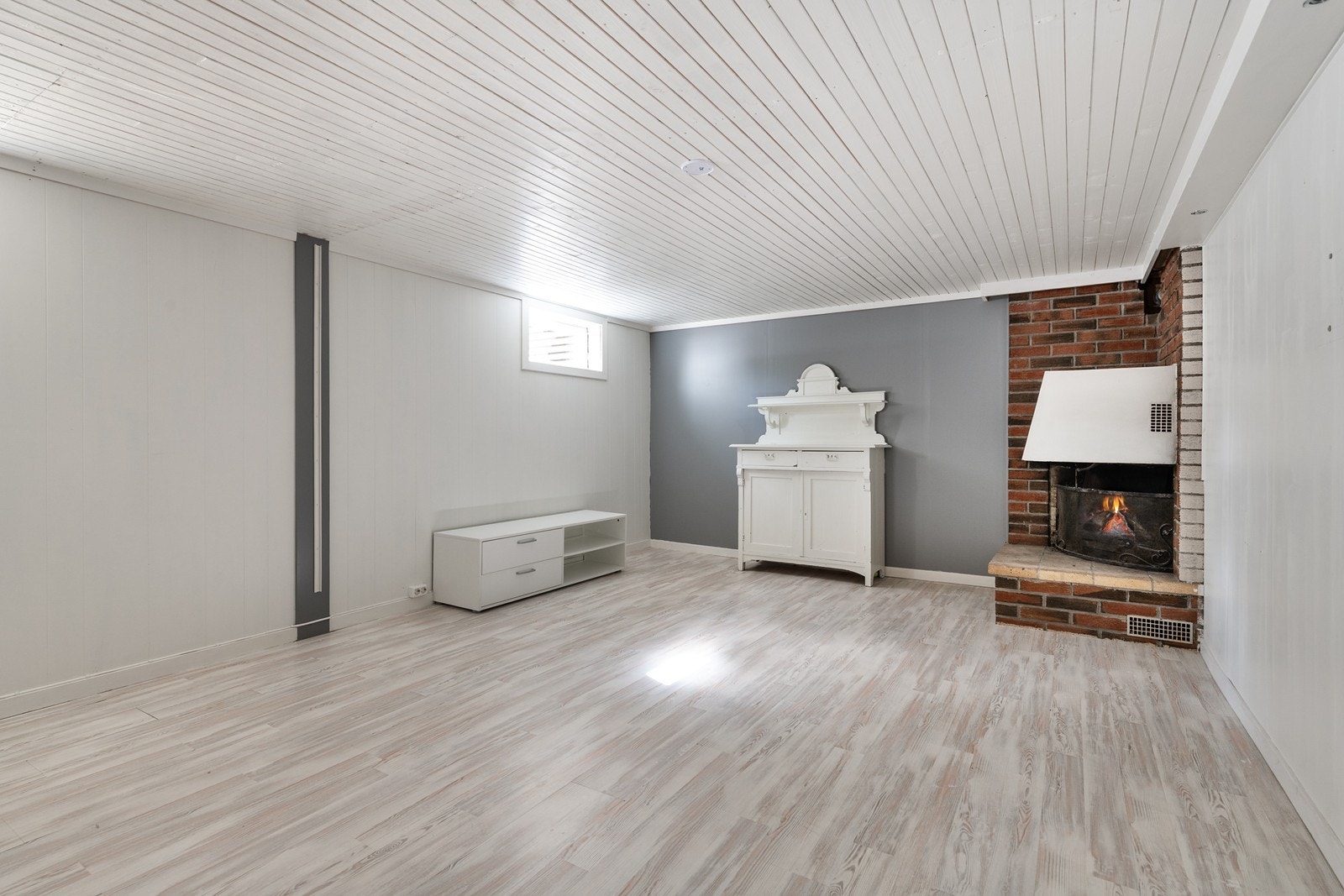 Stor kjellerstue som kan brukes av barna Galleribilde