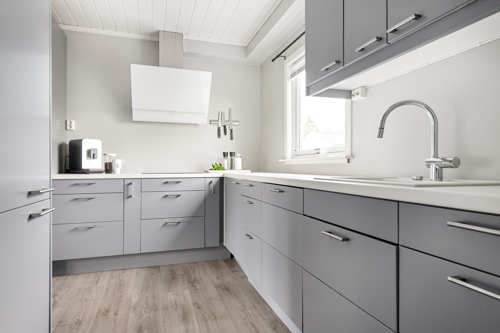 Her har du godt med lagring og benkplass Galleribilde