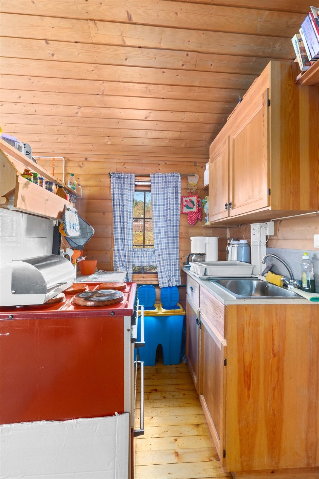 Kjøkkenkrok med åpen løsning til stue. Galleribilde