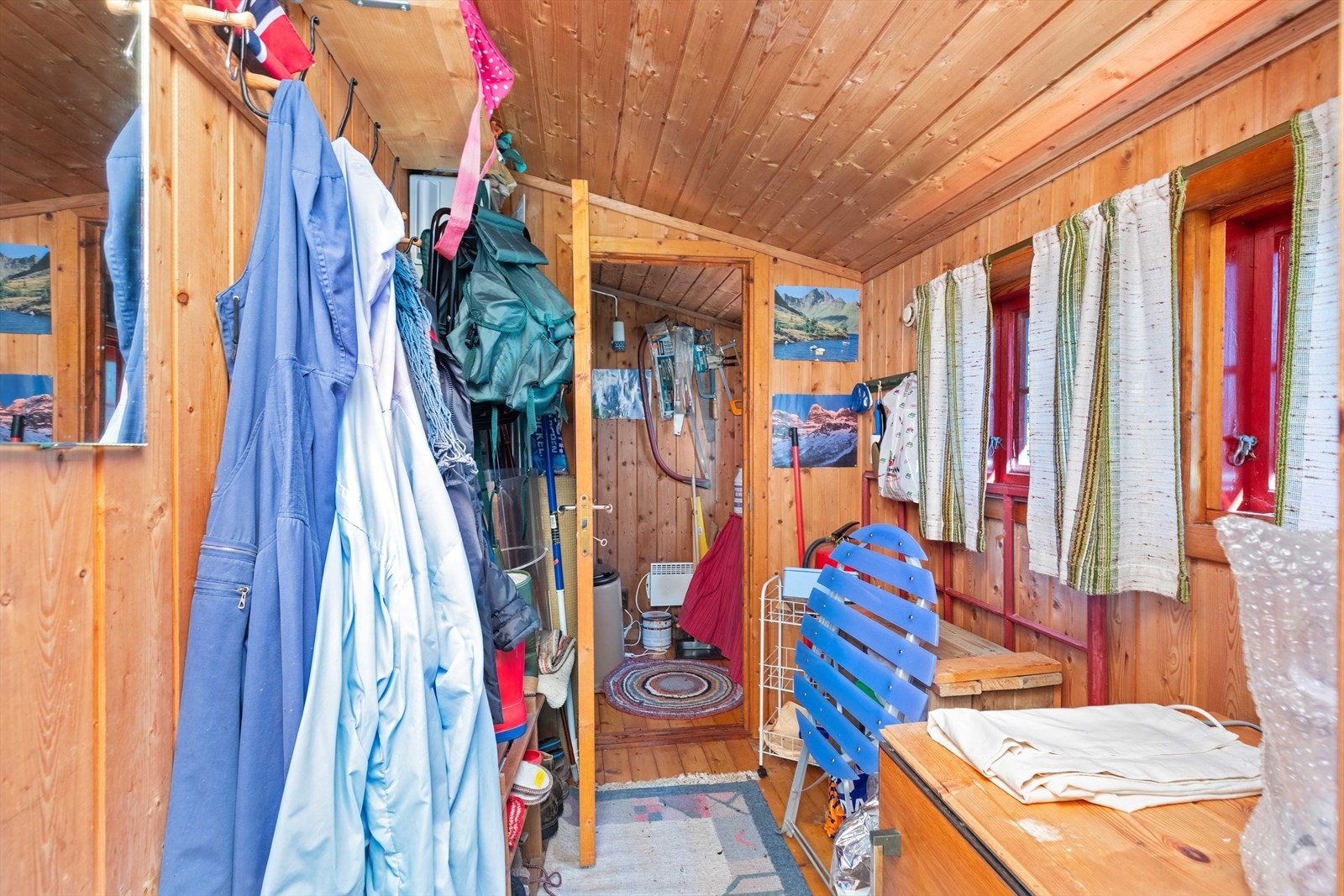 Yttergang hvor det også er bod med utedo. Galleribilde