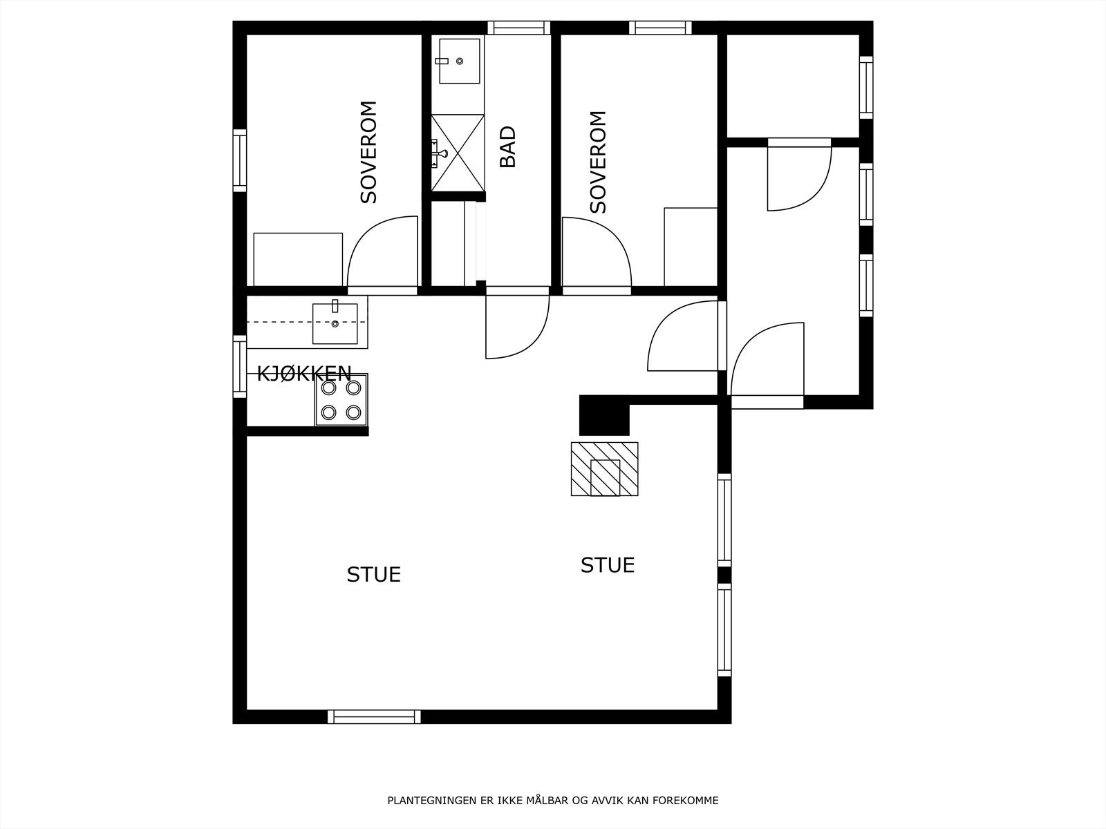 Hytten består av stue med liten kjøkkenkrok, 2 soverom, bad og gang samt en liten innvendig bod med utedo. Galleribilde
