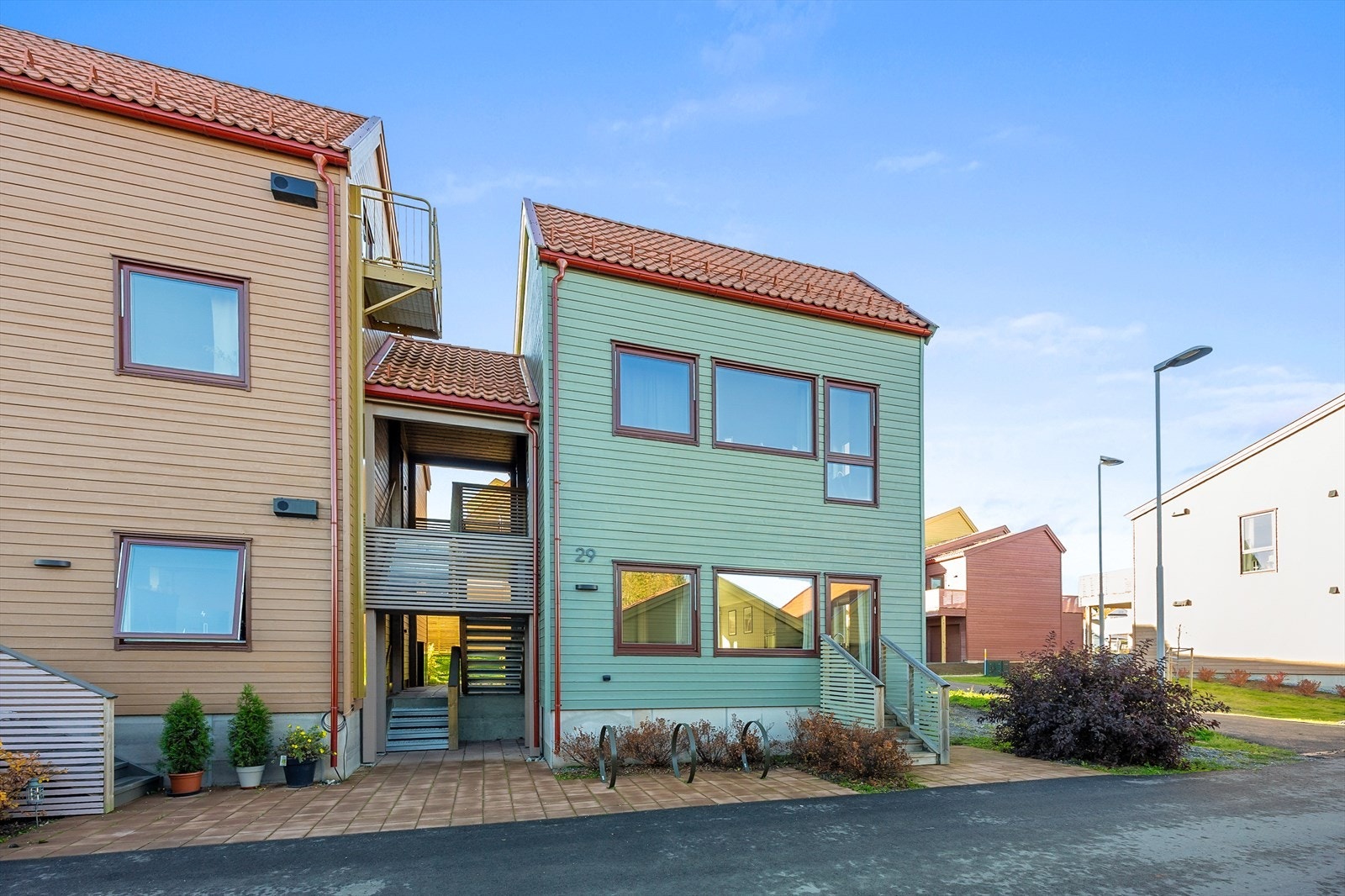 Leiligheten har en meget fin endebeliggenhet, og ligger i 1. etasje. Galleribilde