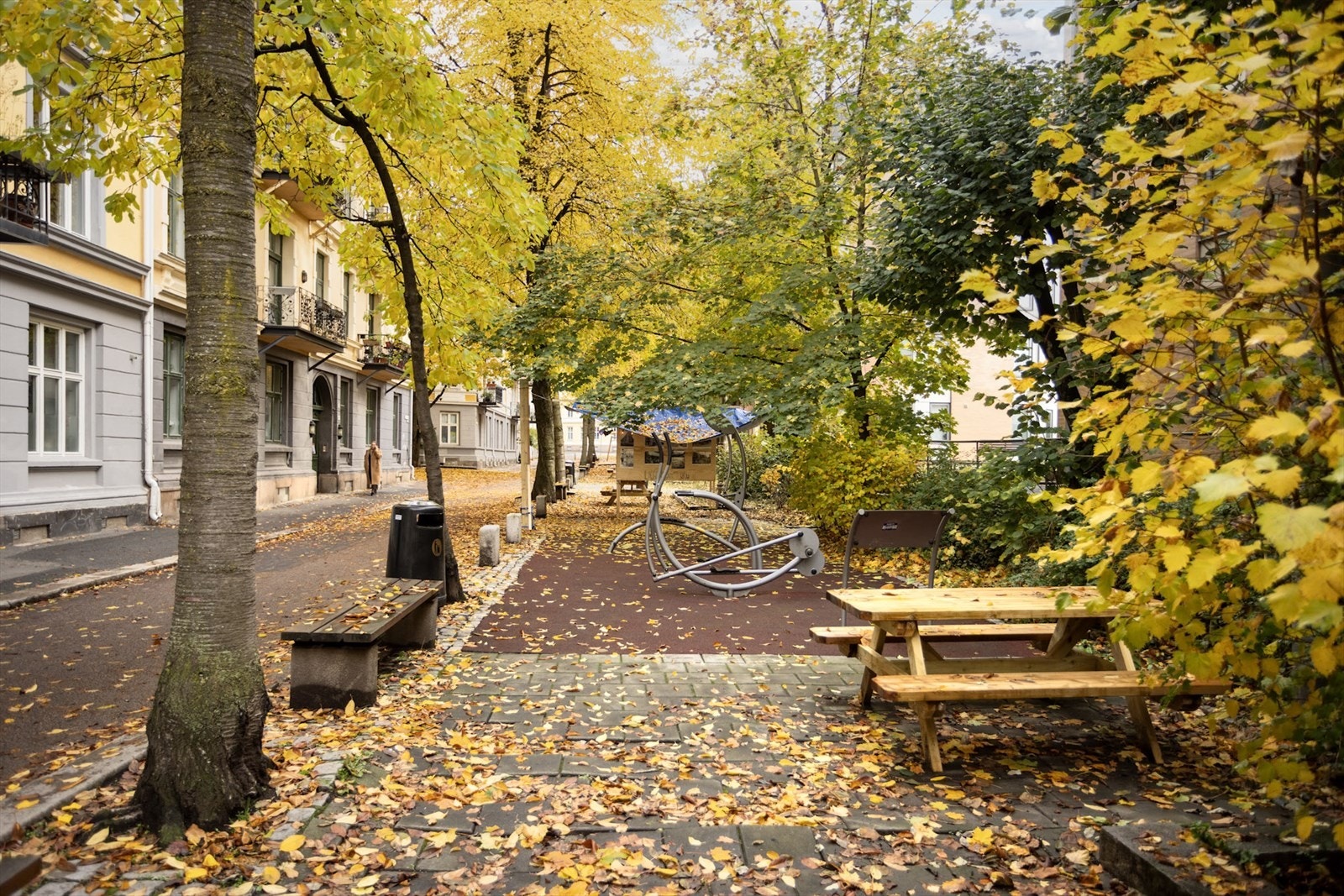 Treningsapparater, sittegrupper, bordtennis, lekestaviver og bilfritt Galleribilde