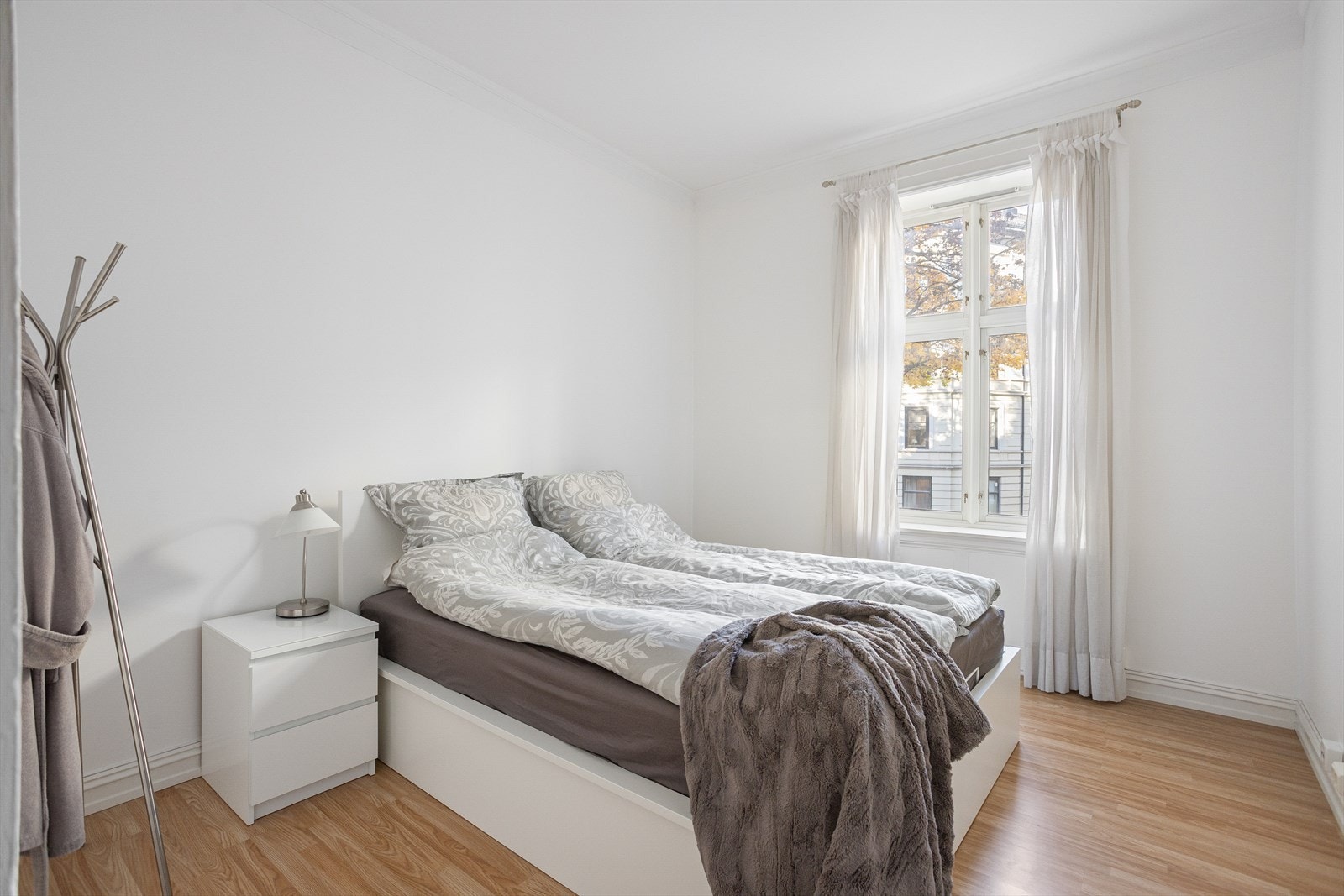 Lyst og luftig soverom Galleribilde