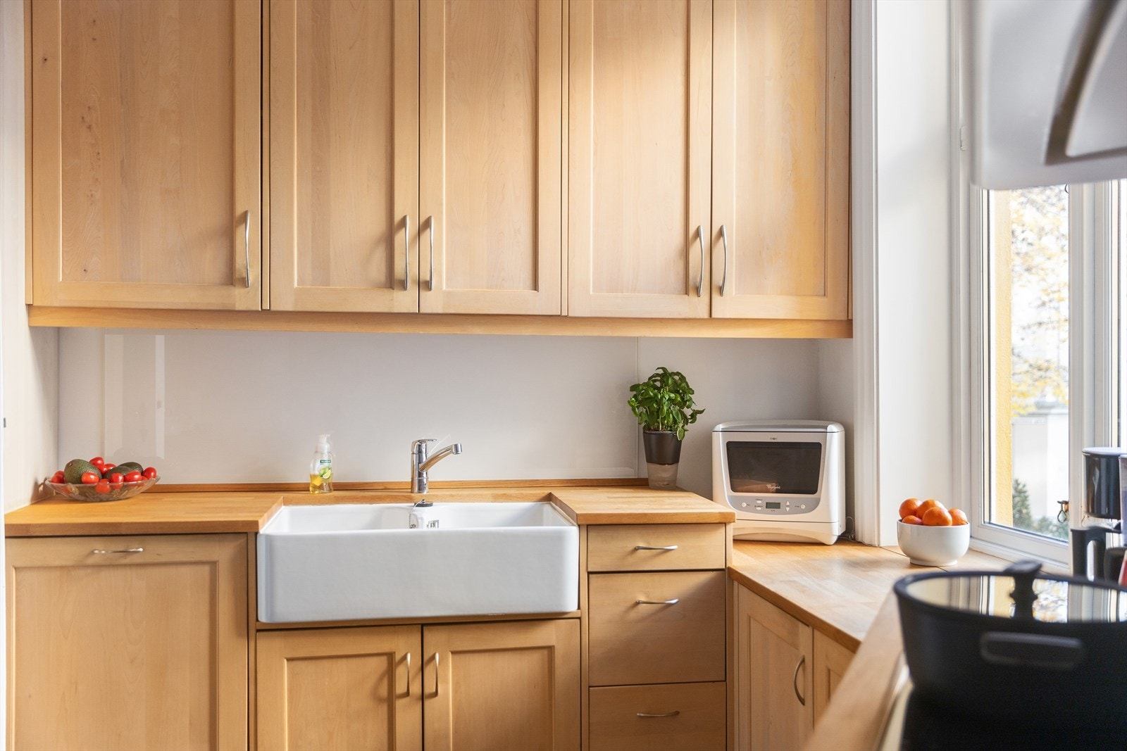 Lyst og trivelig kjøkken Galleribilde