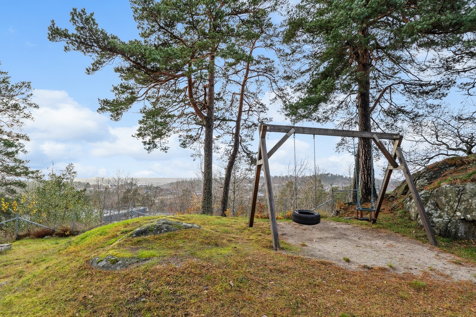 Felles tomt med flere fine lekeplasser! Galleribilde