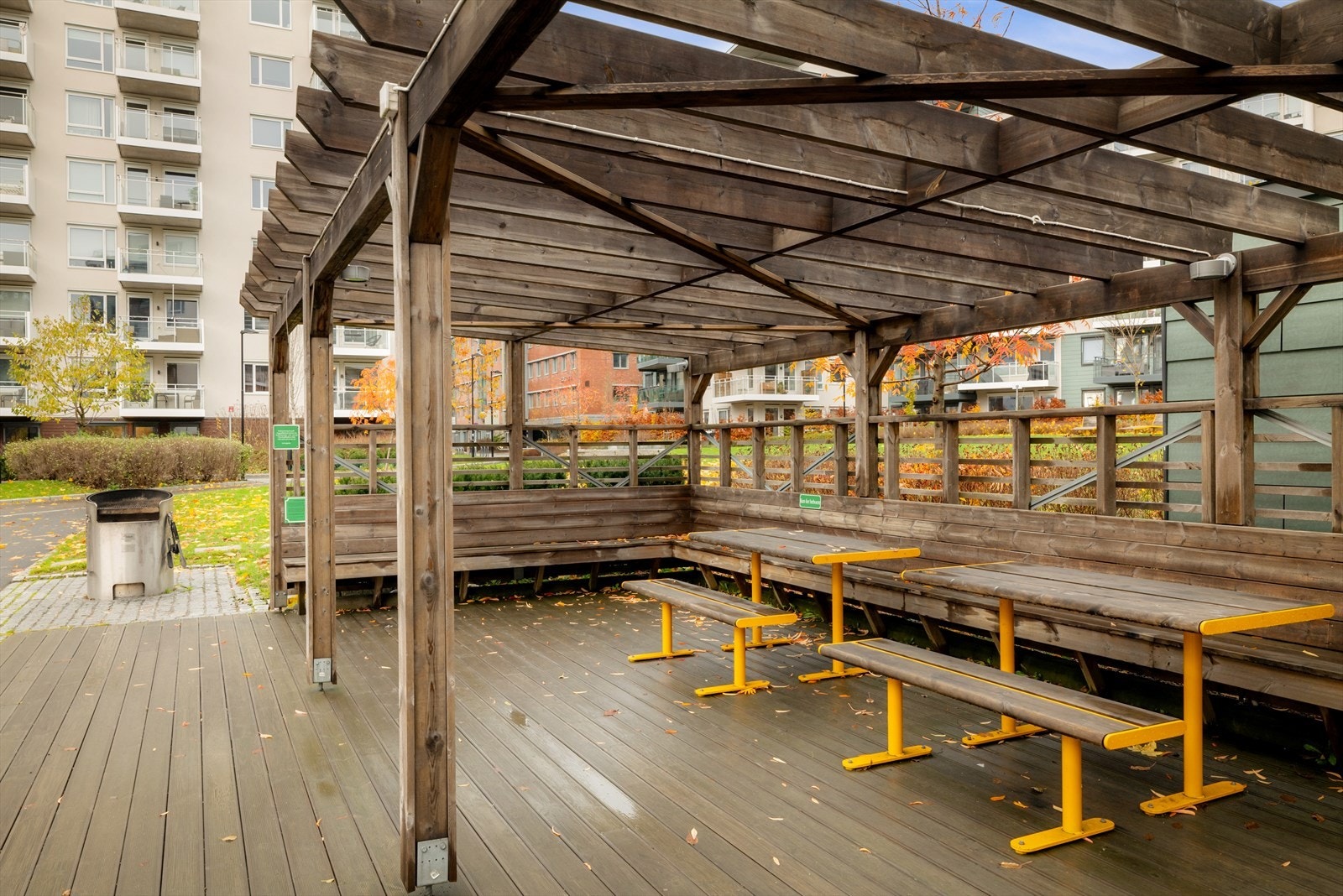 Her er det bl.a flere pergola på området og en felles grillplass. Galleribilde
