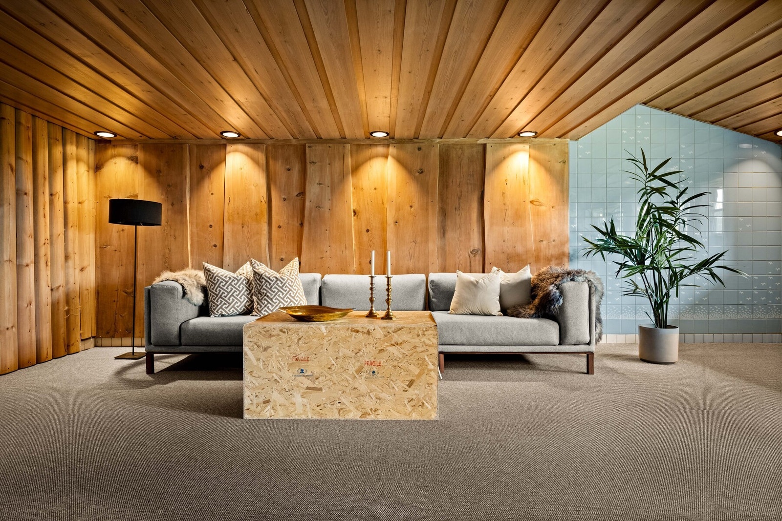 Svømmebasseng som er bygget over med plater Galleribilde