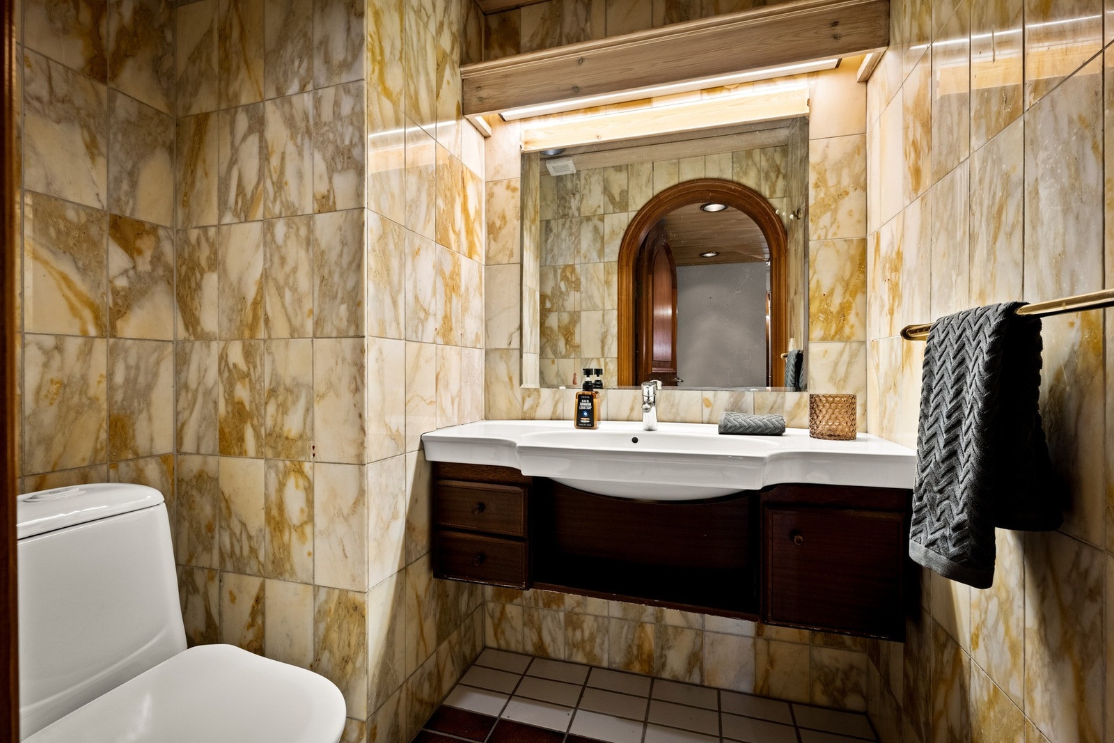 Separat toalett i 1 etg ved inngang Galleribilde