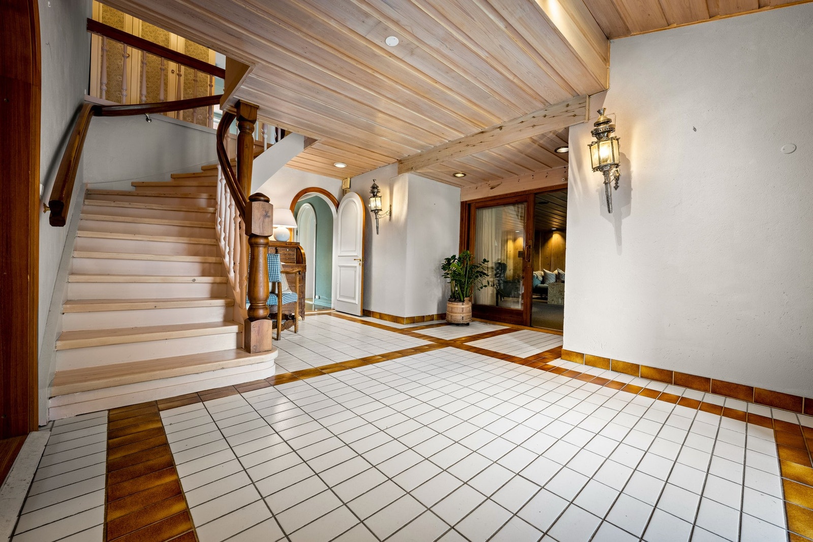 Trapp opp til 2 etg. Galleribilde