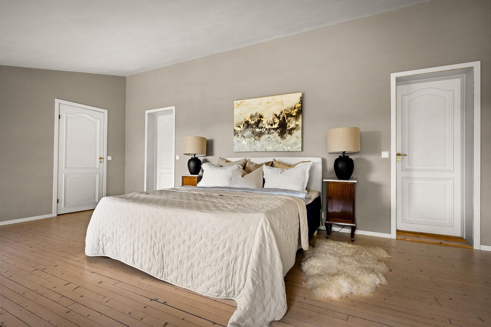 Plass til stor seng Galleribilde