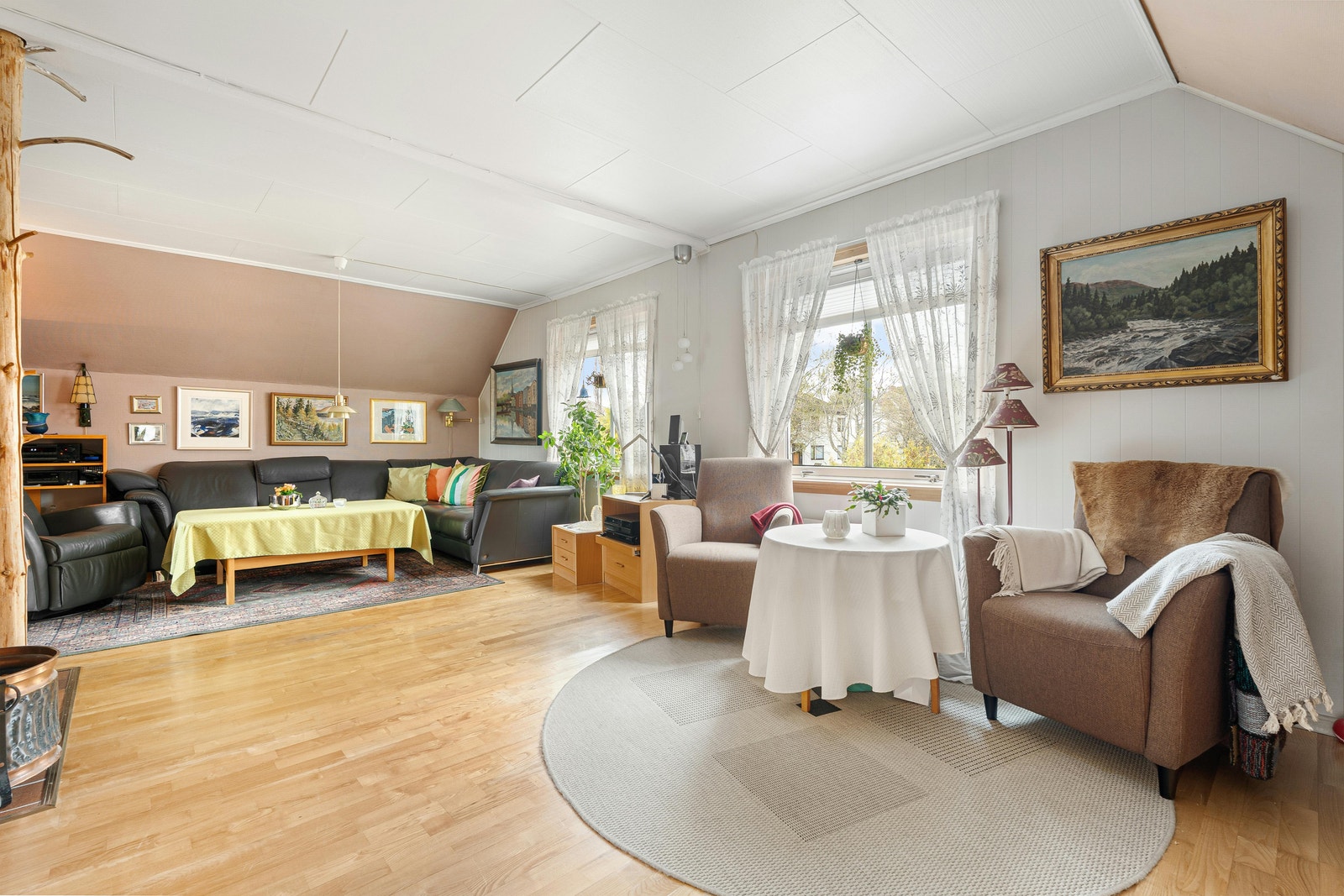 Plass til flere soner gjør det enkelt å tilpasse rommet etter livsstil og ønsker. Galleribilde