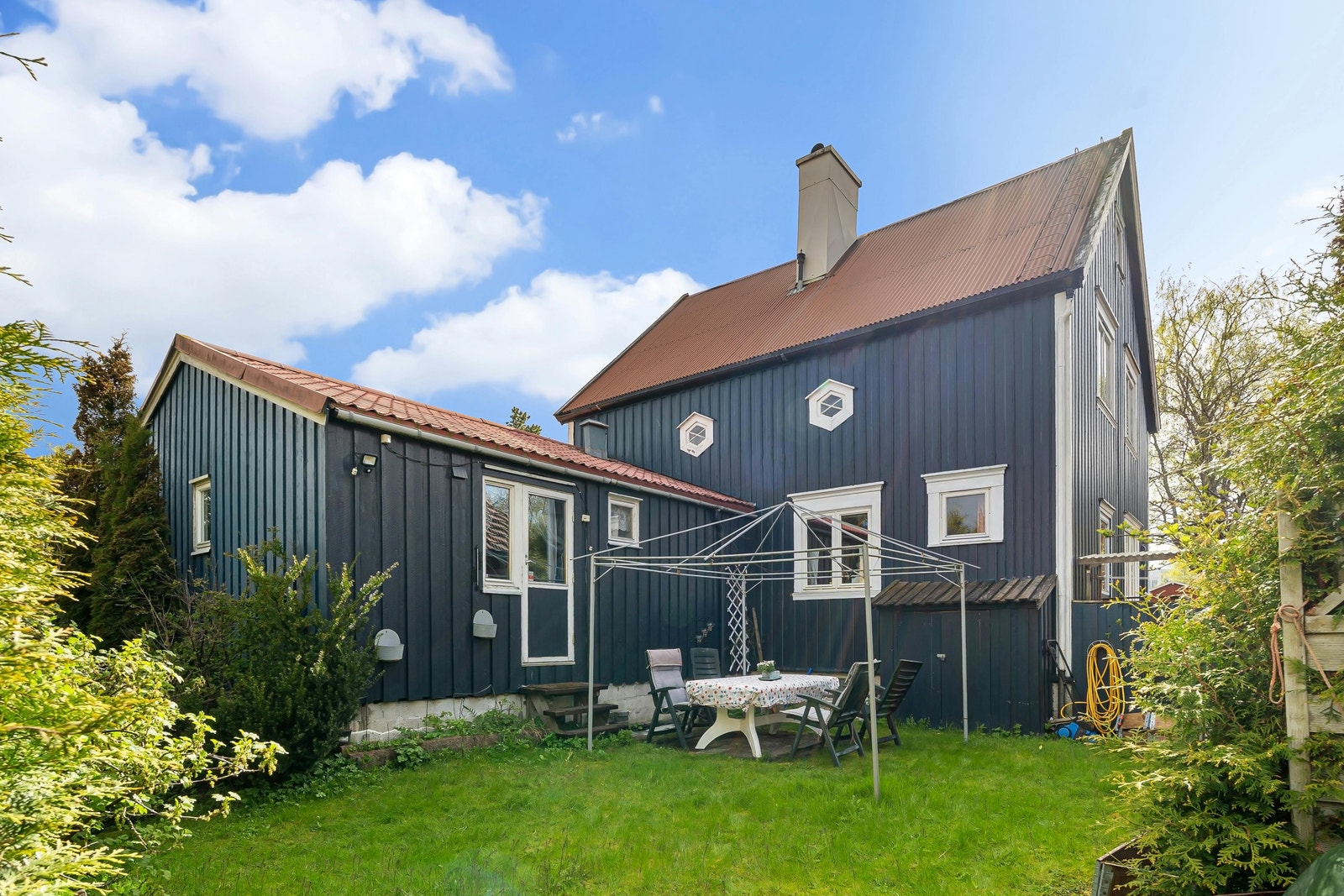 Her bor du i umiddelbar nærhet til St. Olavs hospital, Marinen, og Lerkendal stadion, med kort vei til både sentrum og grønne rekreasjonsområder. Galleribilde