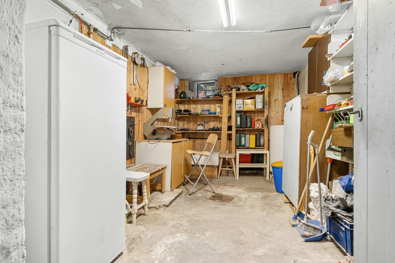 Eksepsjonelt gode lagringsmuligheter i kjeller og boder. Galleribilde