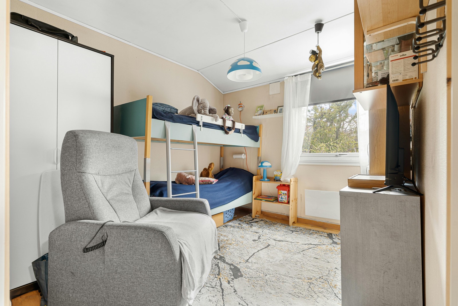 Praktisk soverom på 7,5 kvadratmeter i hoveddelen. Galleribilde