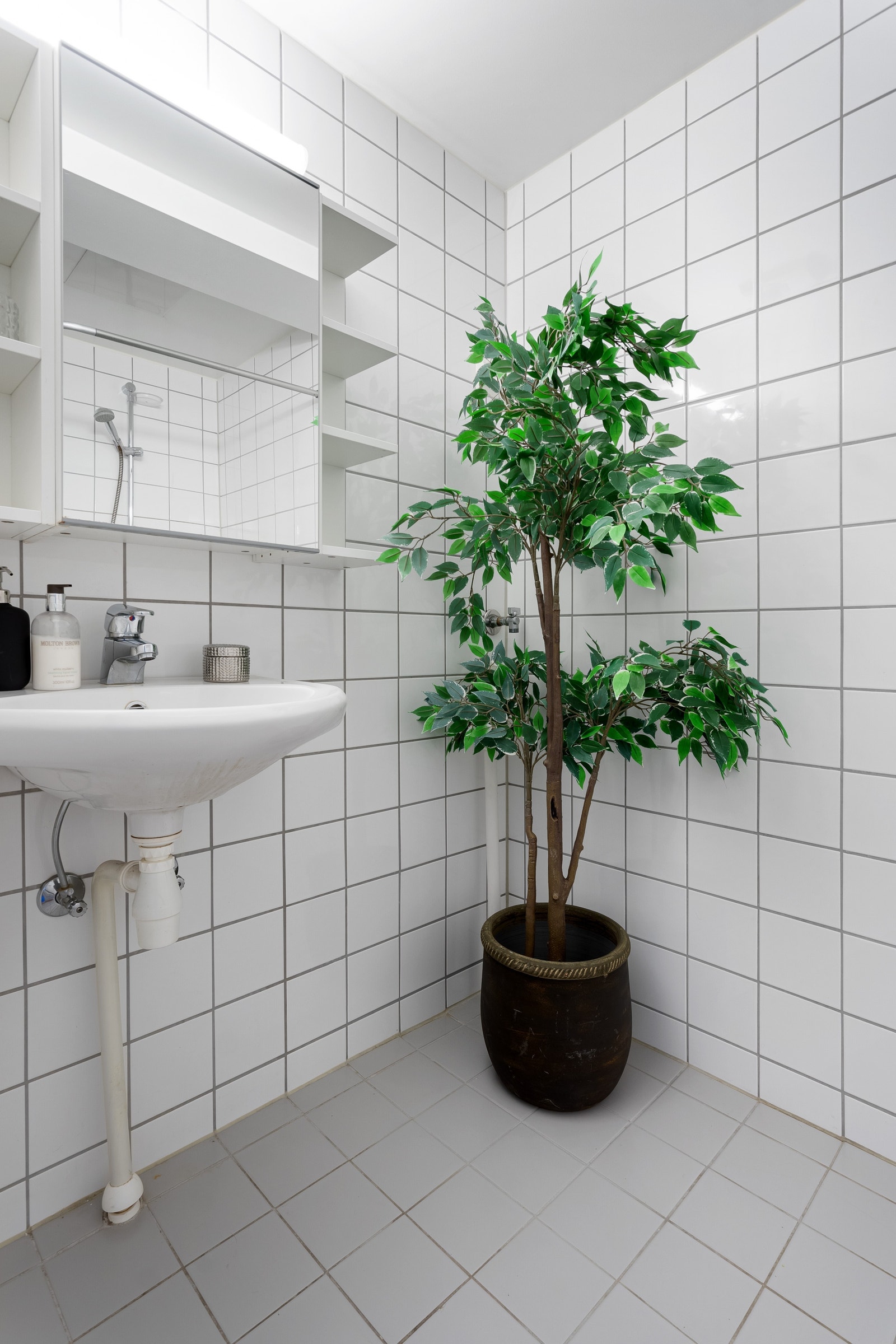 Bad med opplegg for vaskemaskin Galleribilde