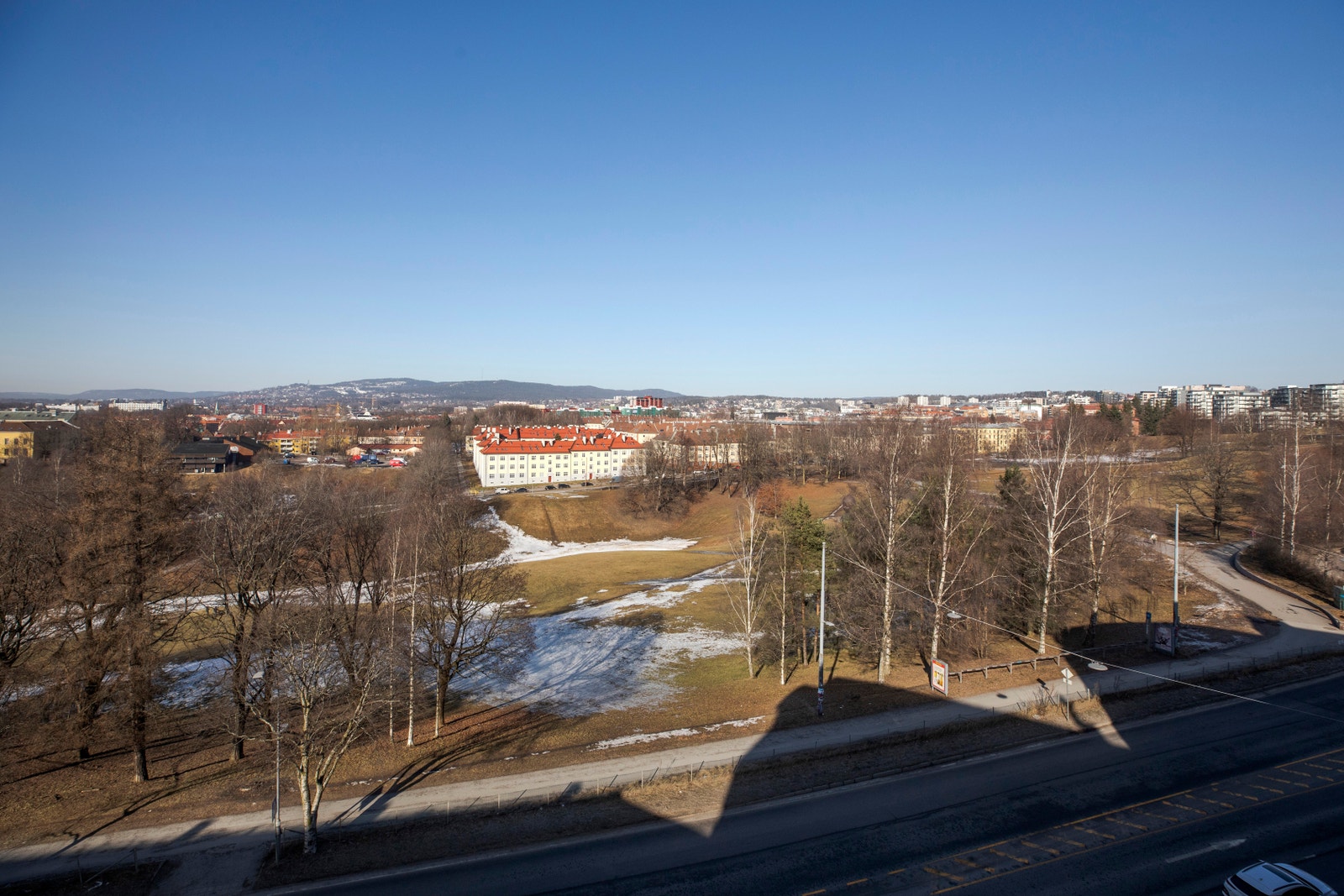 Flott utsikt over Torshovdalen/Torshovparken og mot marka/Tryvann Galleribilde