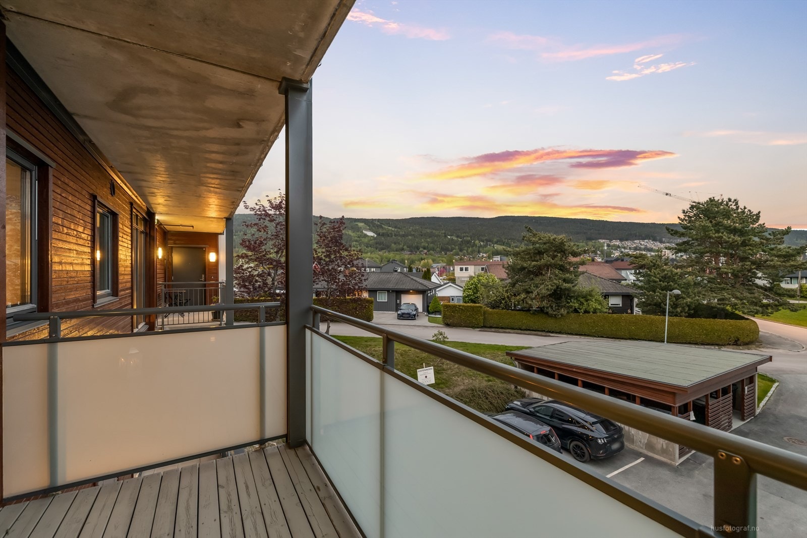 Eiendommen har en fin beliggenhet i et rolig, attraktivt og barnevennlig boligområde. Galleribilde