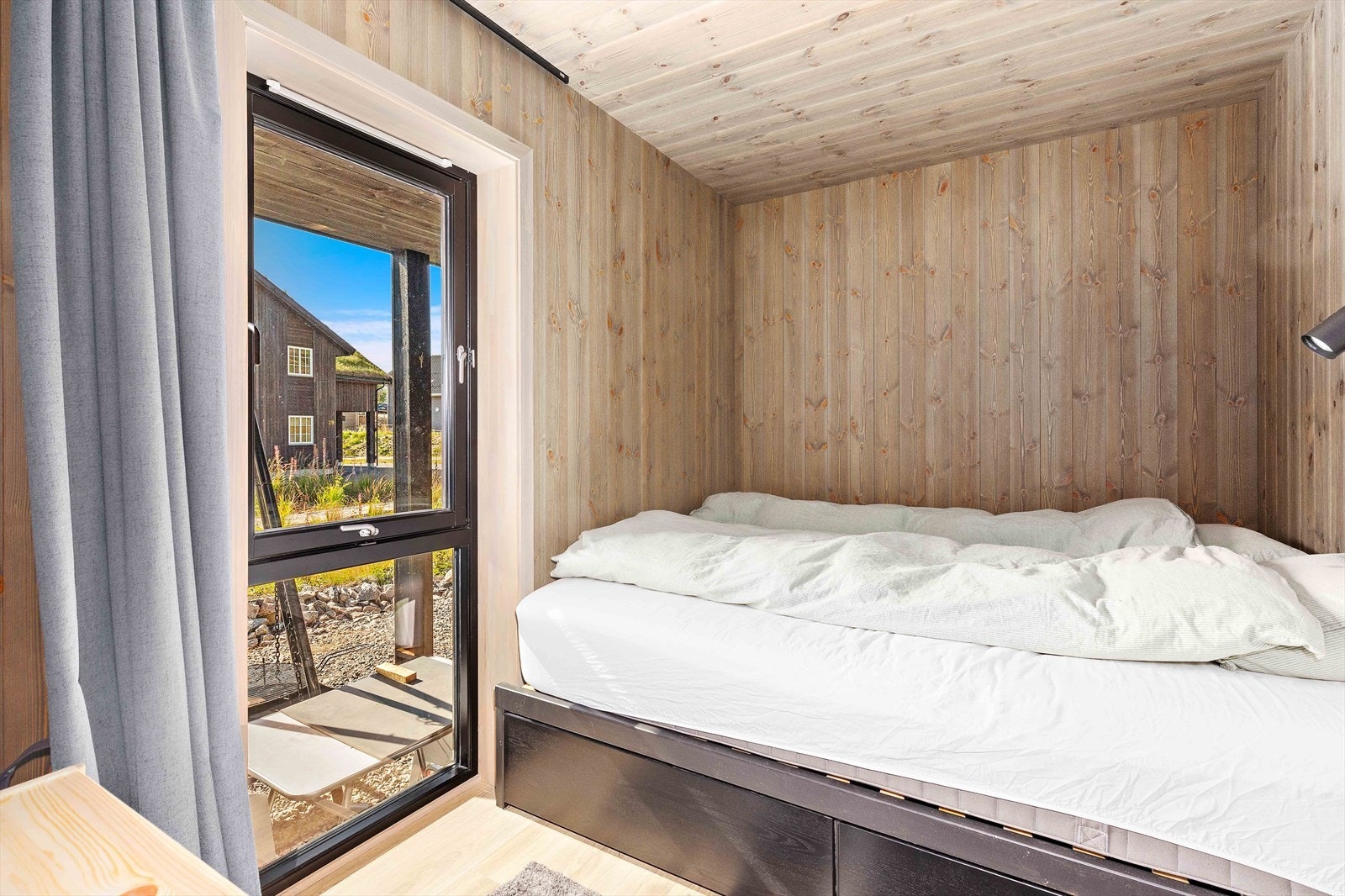 Sov 3 med 2 sengeplasser og oppbevaringsskuff under sengen. Galleribilde