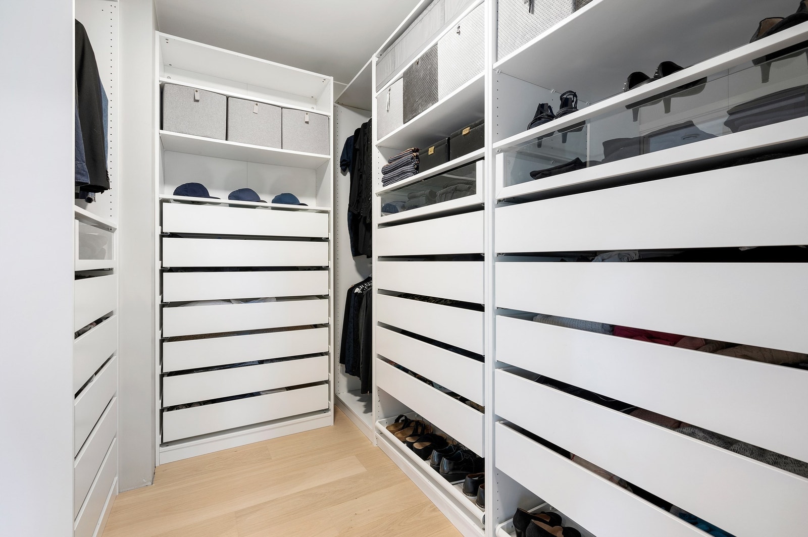 Garderoberom; 6,5 kvm. Galleribilde