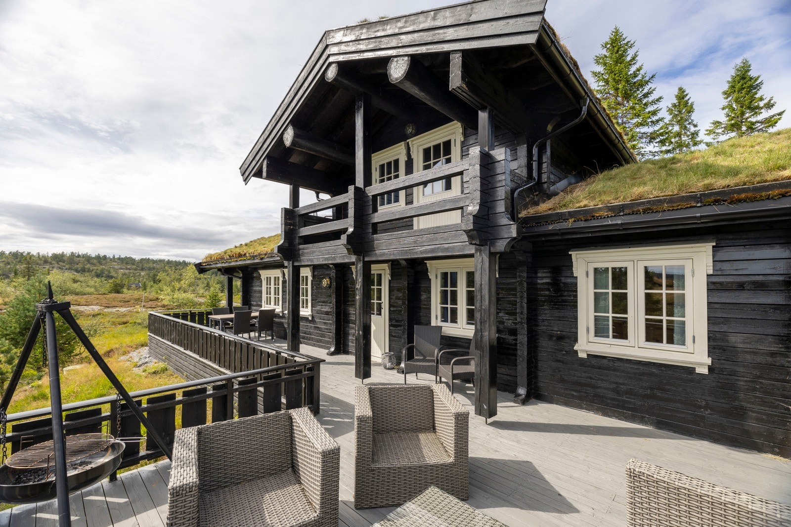 Her kan du enkelt samle familie og venner til hyggelige kvelder med grilling og lange måltider i sommerhalvåret. Galleribilde