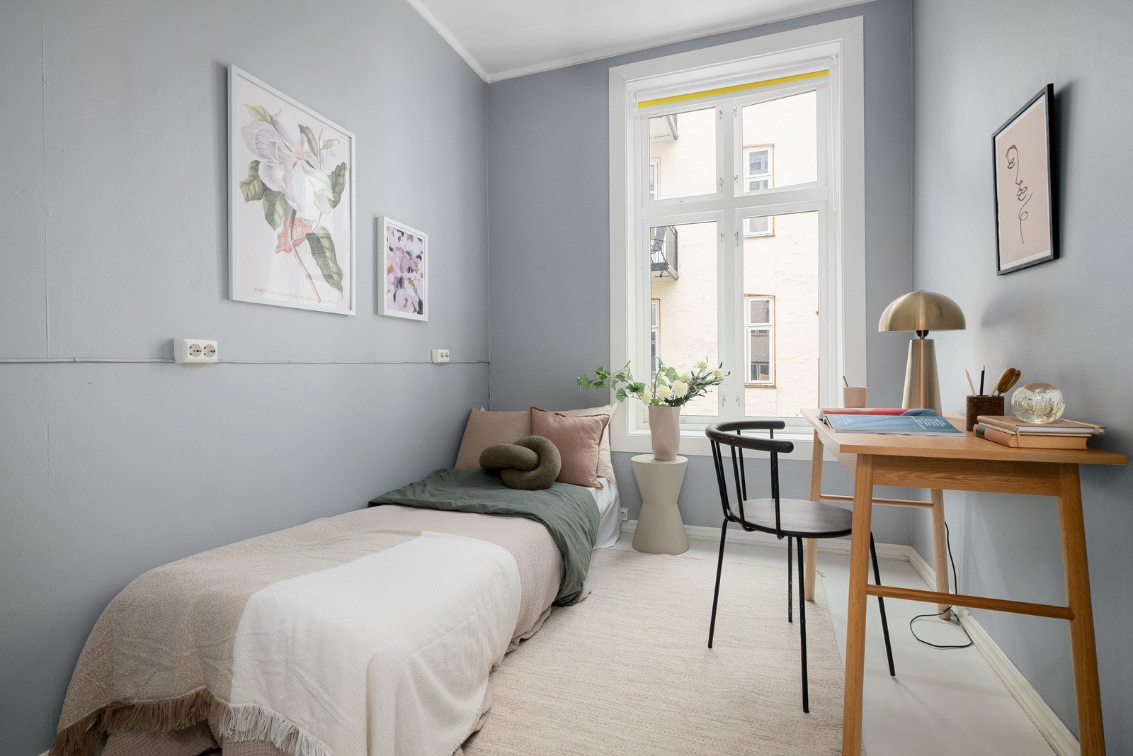 Det andre soverommet har plass til seng og skrivebord. Galleribilde