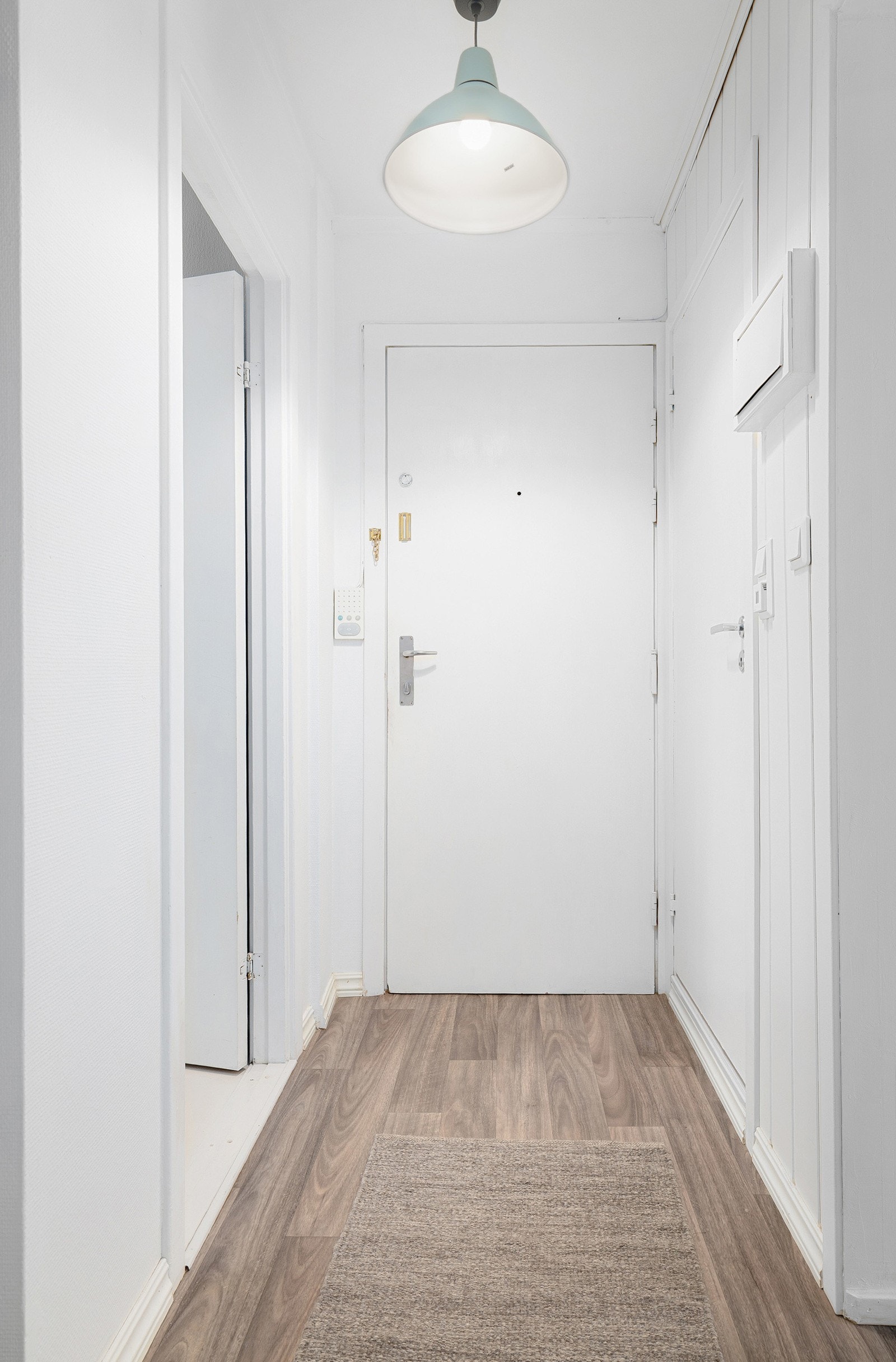 Når du kommer inn i leiligheten blir du møtt av en hyggelig entré som gir et godt førsteinntrykk. Galleribilde