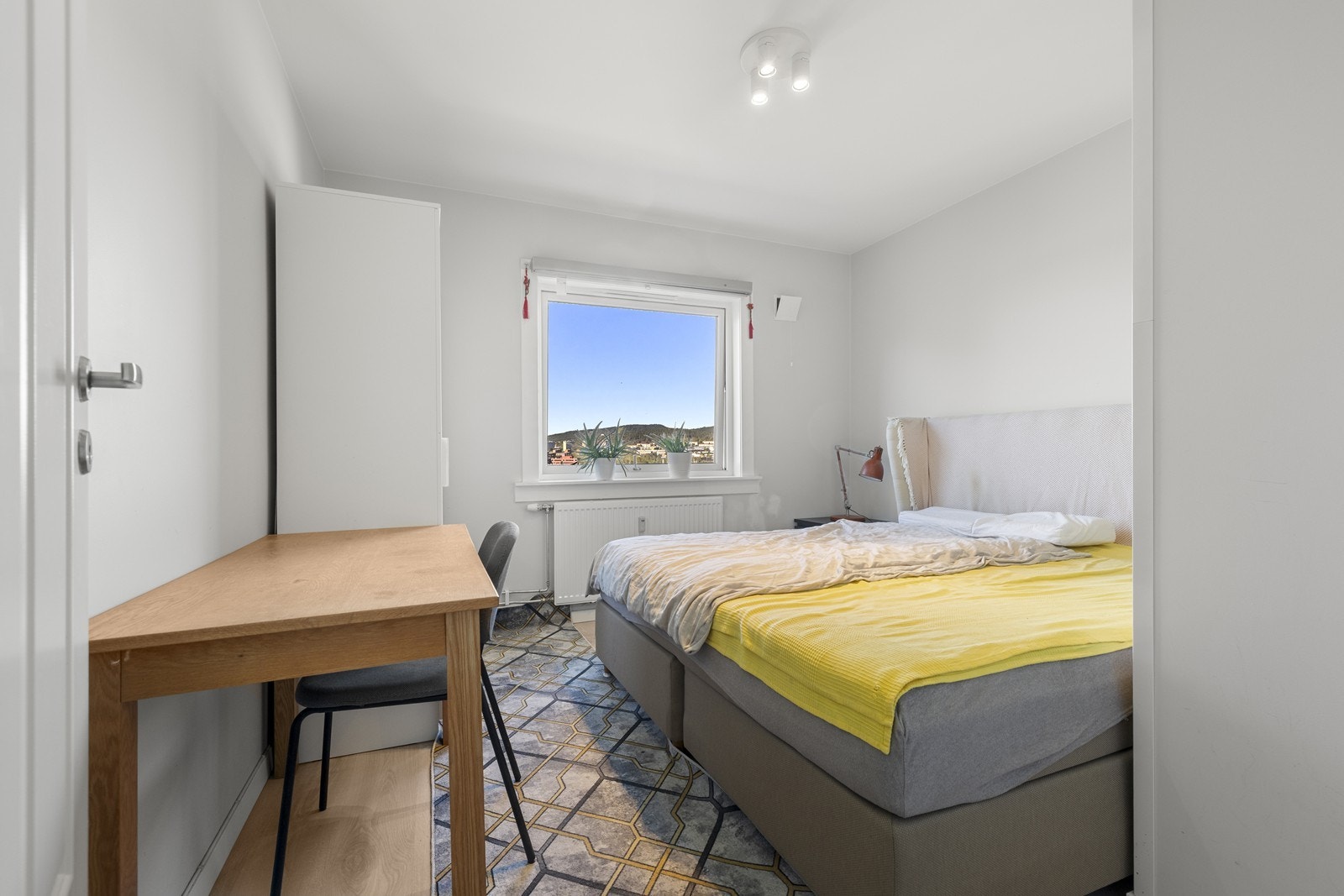 Det andre soverommet er også av god størrelse, med plass til seng og garderobeløsning. Galleribilde