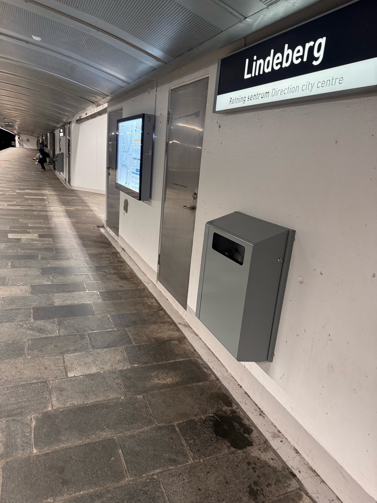 Kort vei til T-banen, ca. 6 min gange. Galleribilde