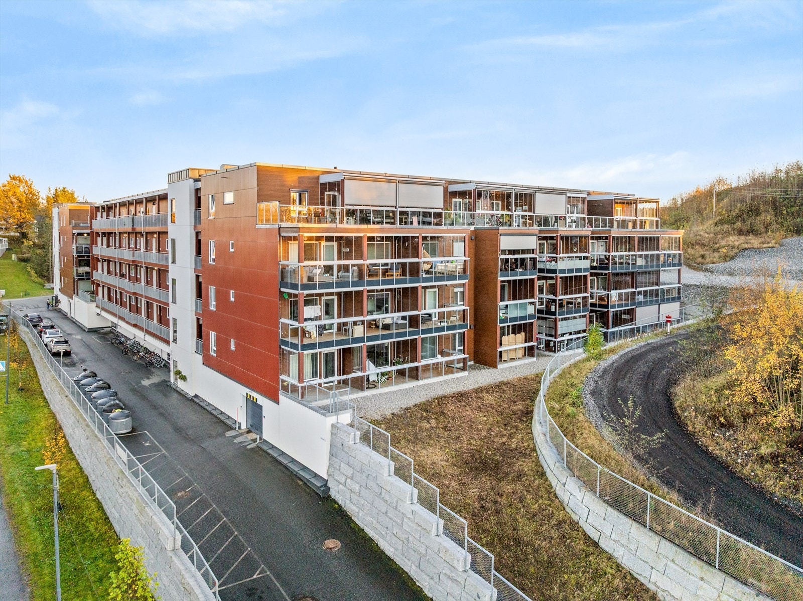 Leiligheten har en sentral beliggenhet på Frogner i Lillestrøm kommune. Galleribilde