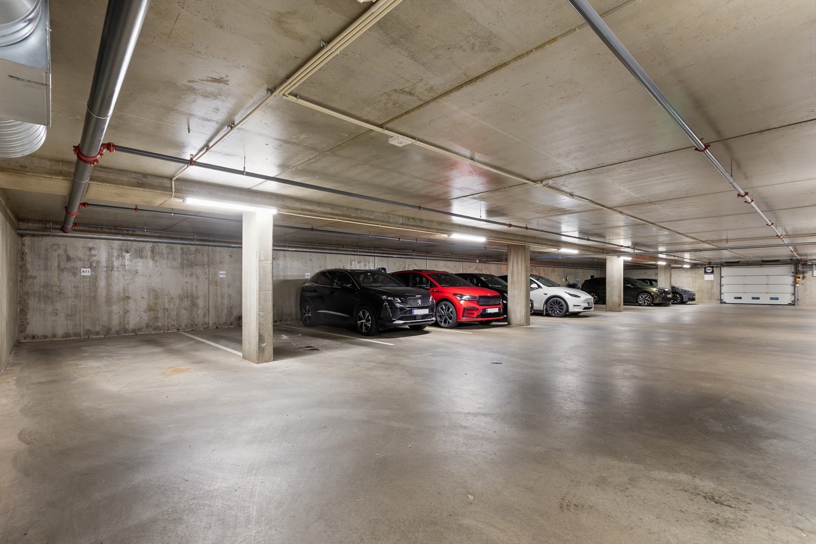 Det følger én garasjeplass i lukket garasjeanlegg. Galleribilde