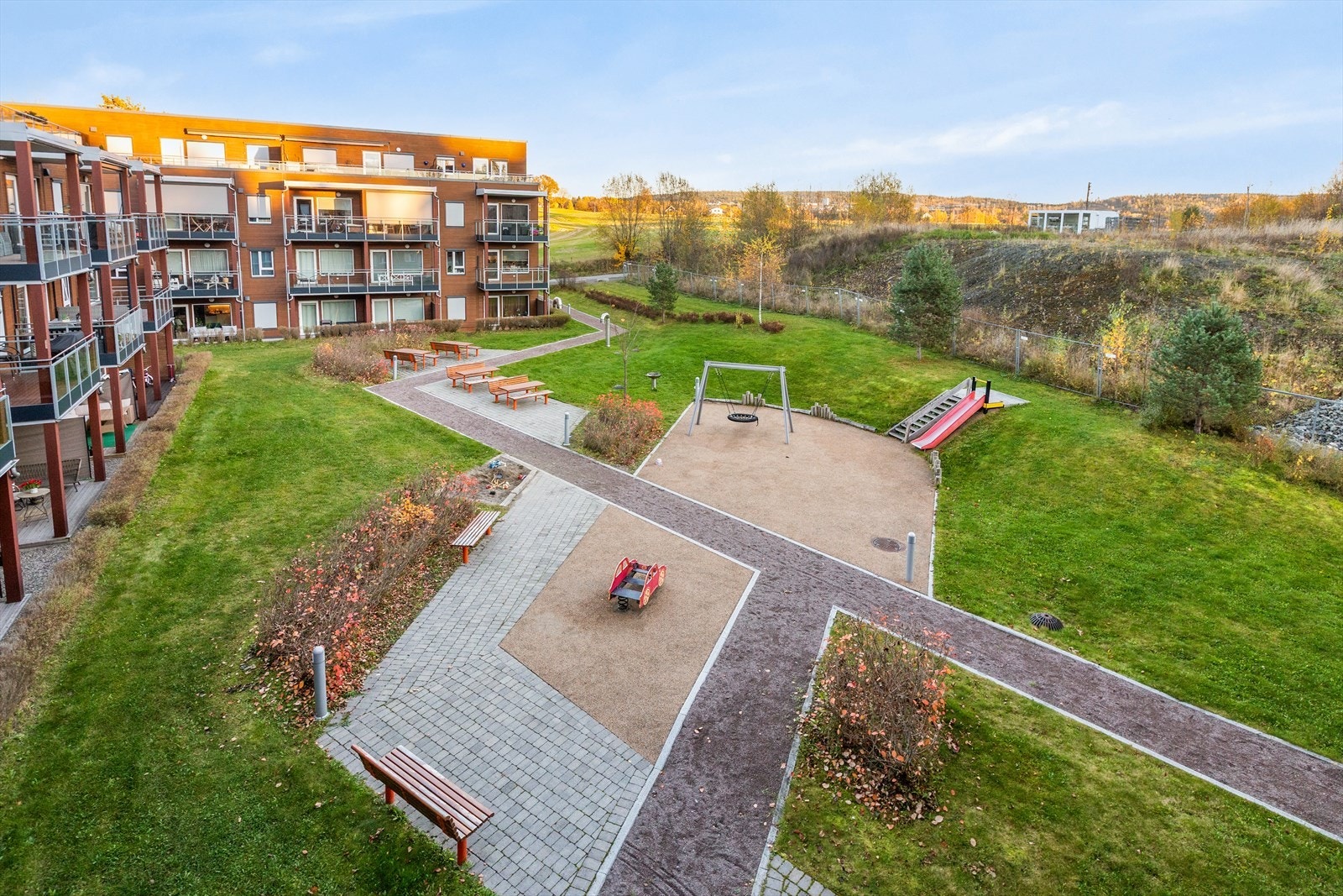 Sameiet har et pent opparbeidet fellesområde. Galleribilde