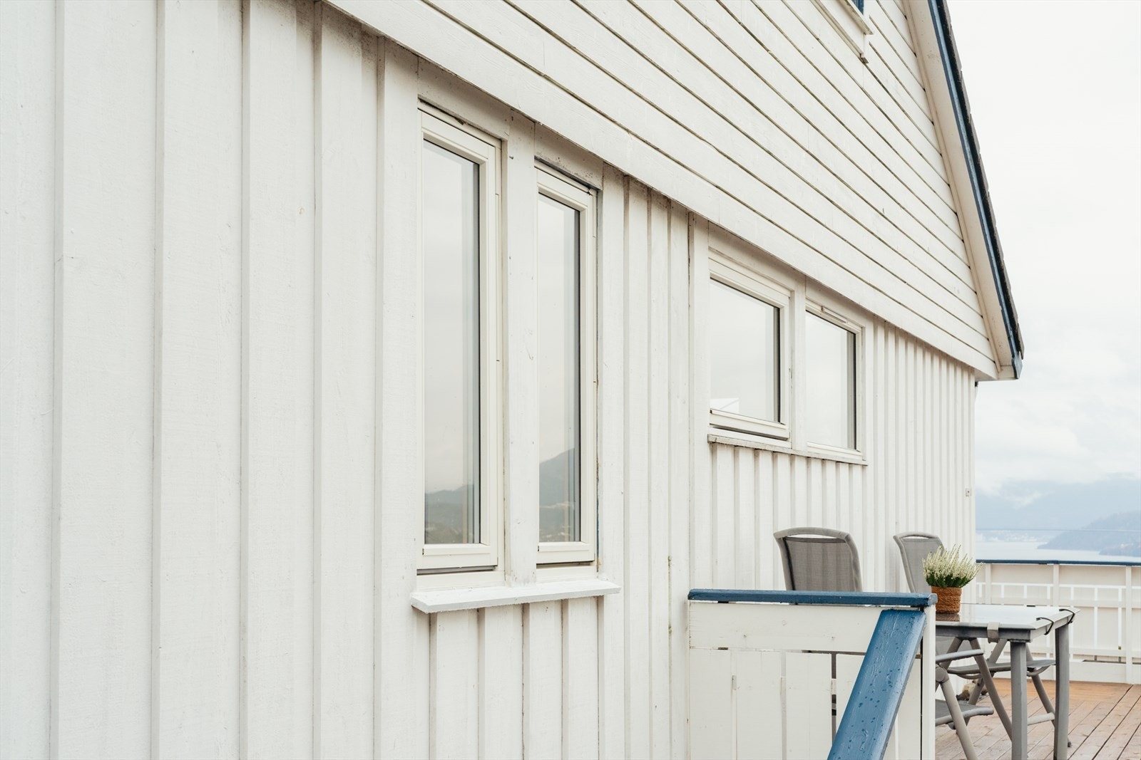 To vinduer mot sør er byttet i 2025 Galleribilde