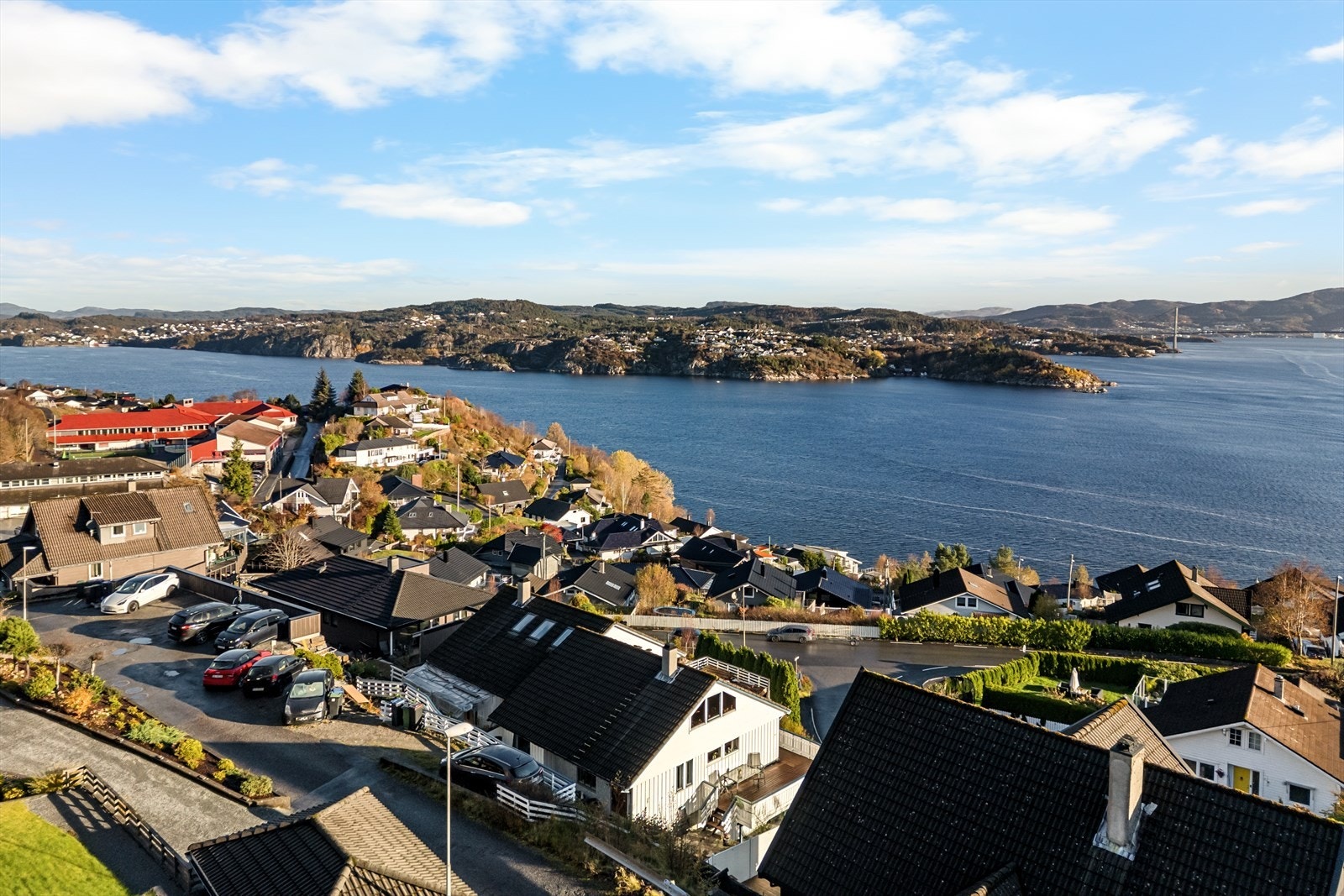 Bo nært sjø og natur, samtidig som du har kort vei til hverdagsfasiliteter Galleribilde