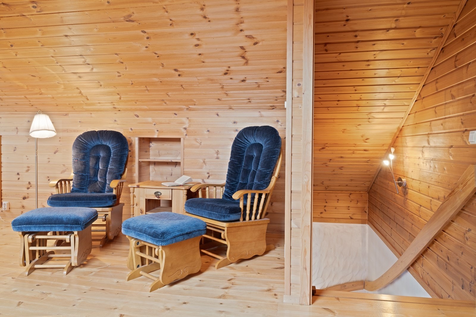 Loftsrommet er et trivelig og lunt oppholdssted (ikke godkjent), perfekt når man vil trekke seg tilbake med en god bok eller film Galleribilde