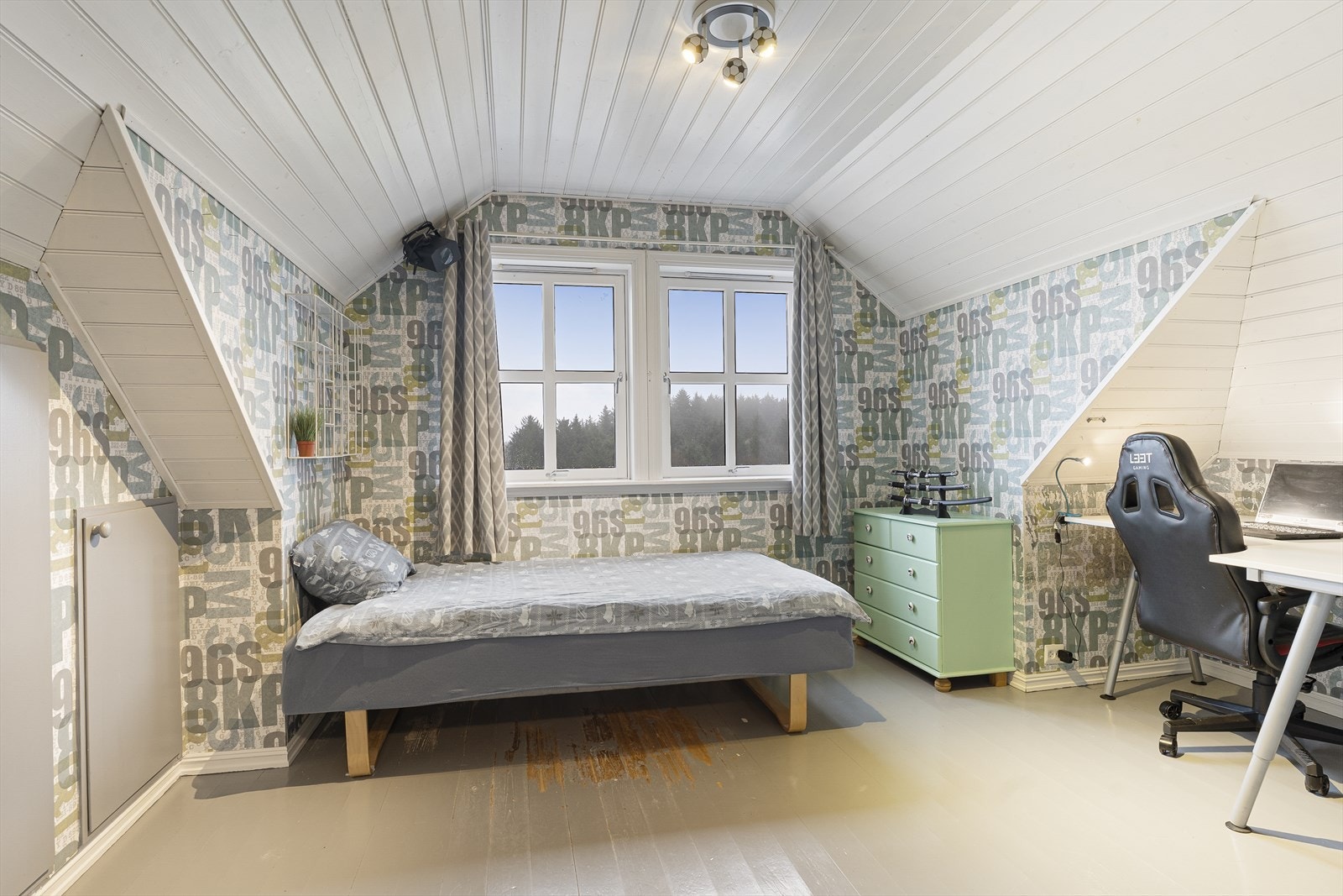 Det er totalt to romslige soverom på loftet Galleribilde