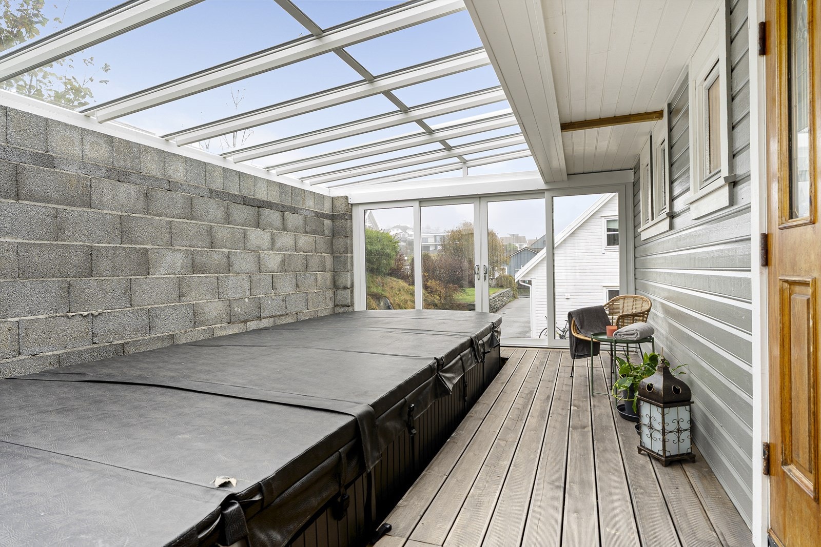 Store vinduer sørger for masse naturlig lysinnslipp Galleribilde